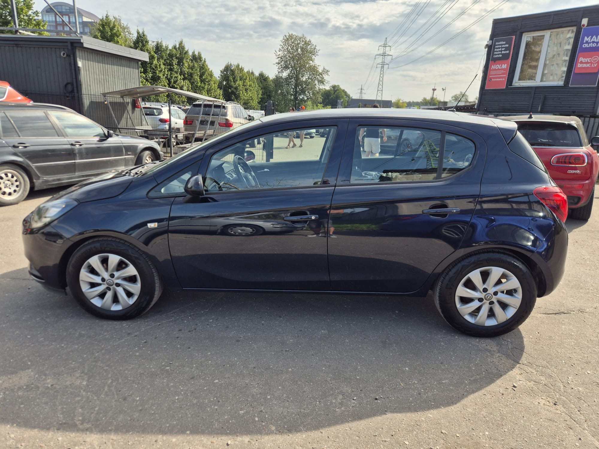 Car image 9