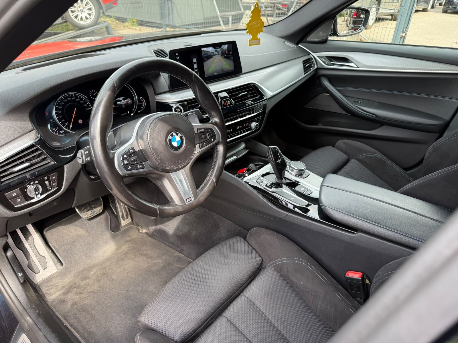 Car image 11
