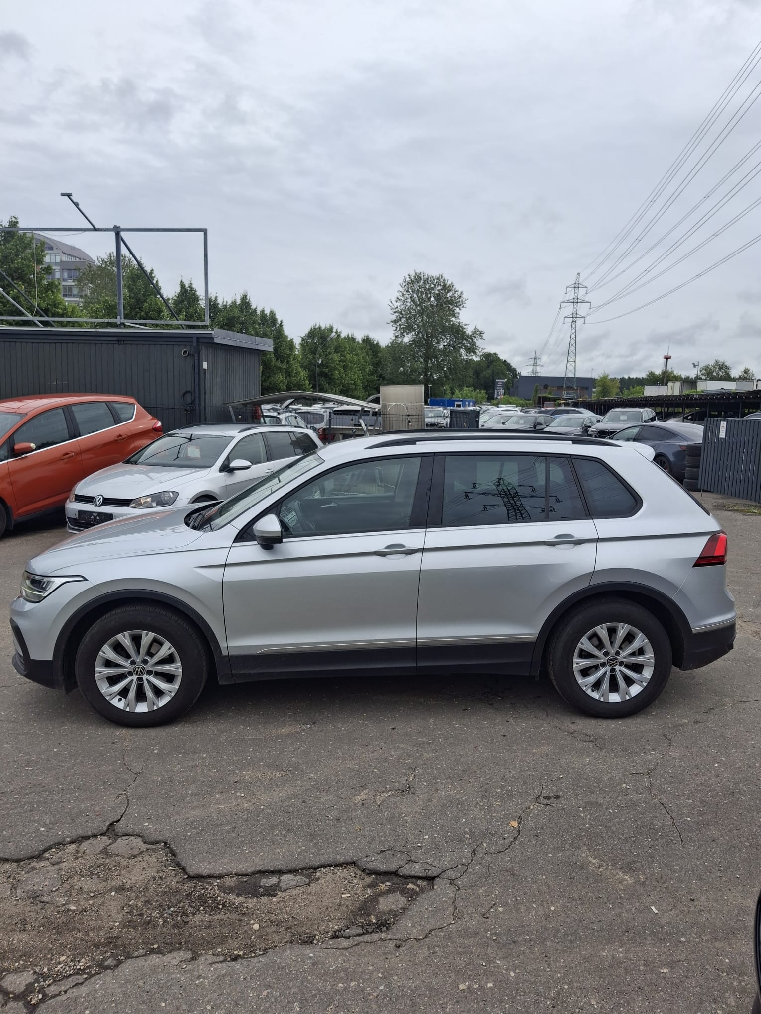 Car image 9