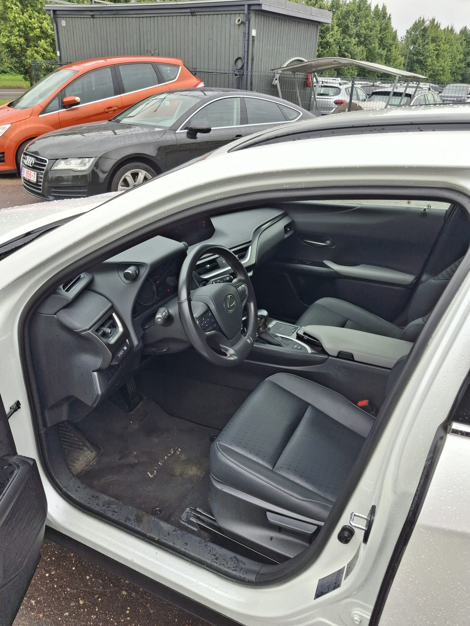 Car image 10