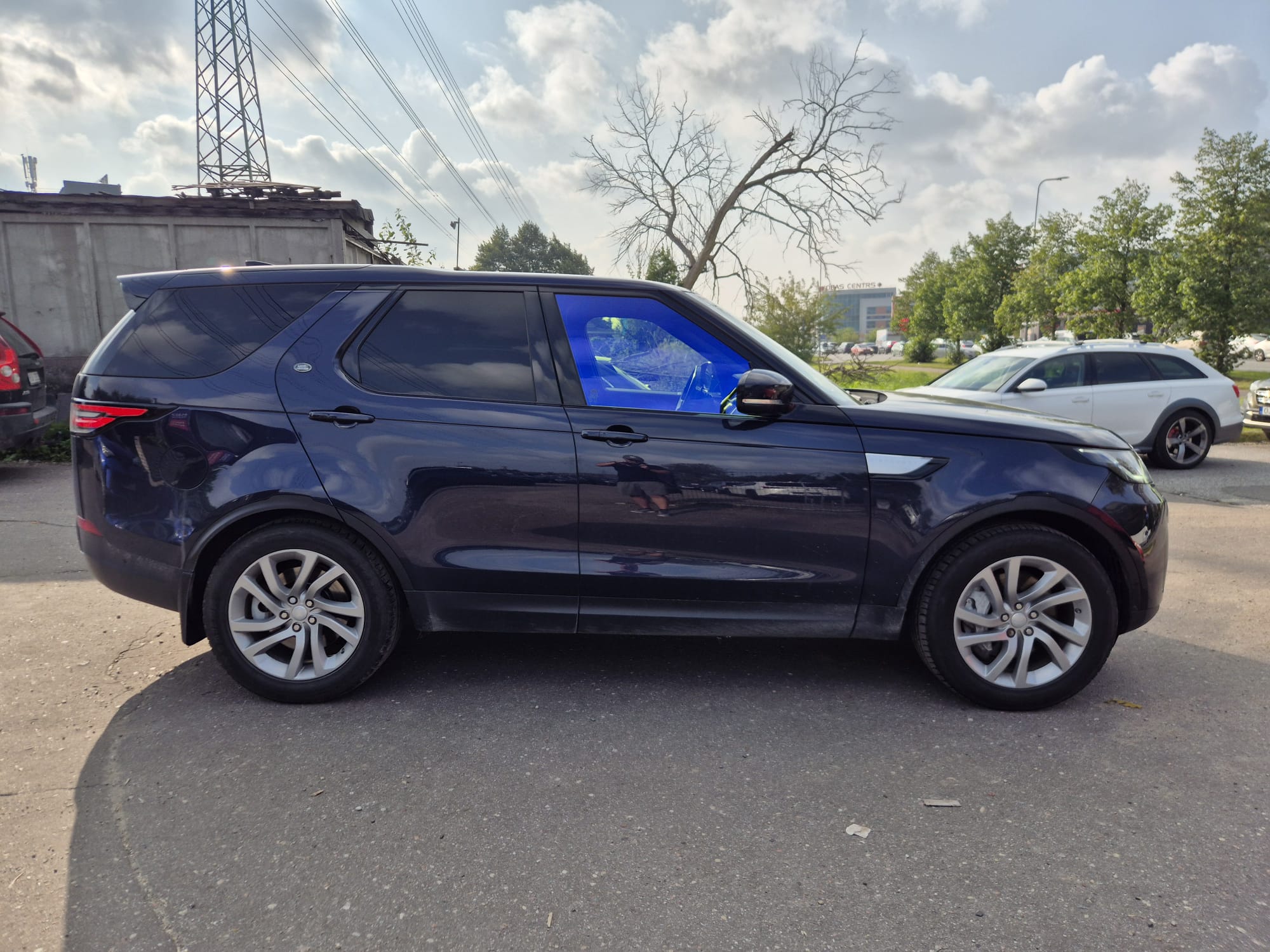 Car image 9