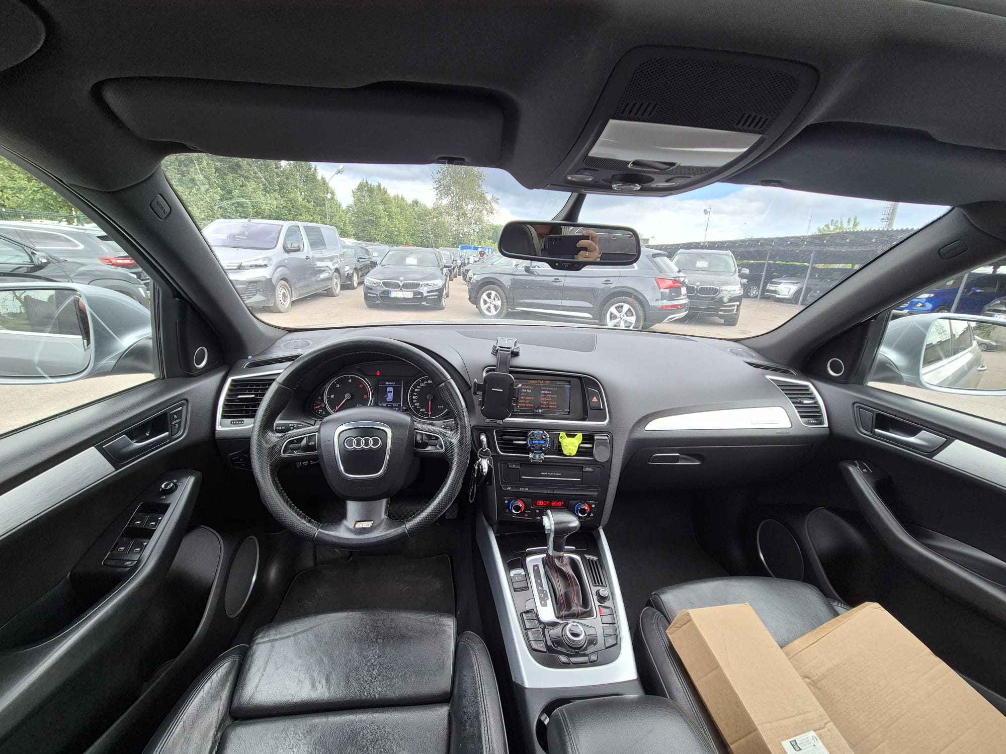 Car image 11