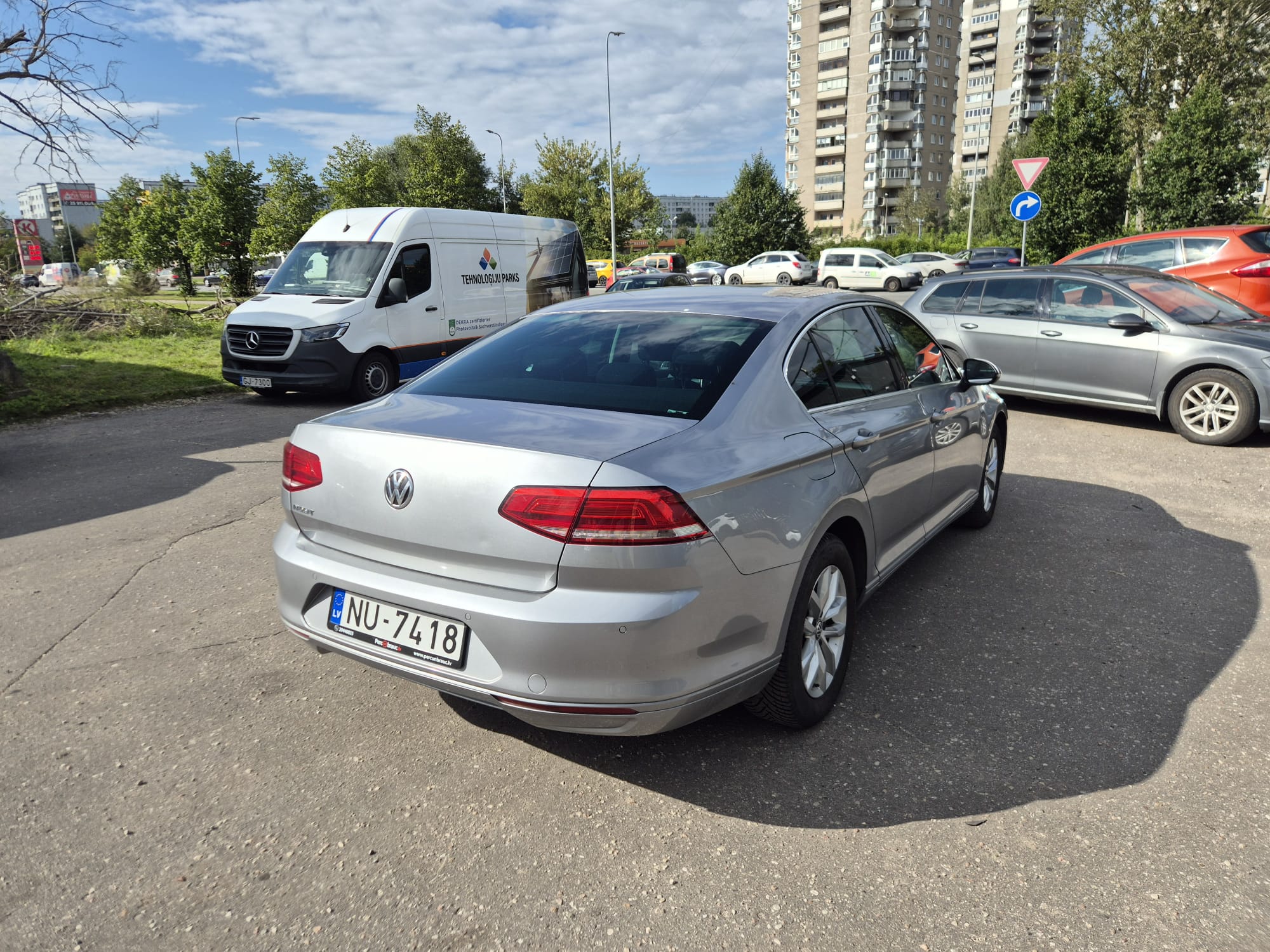 Car image 6