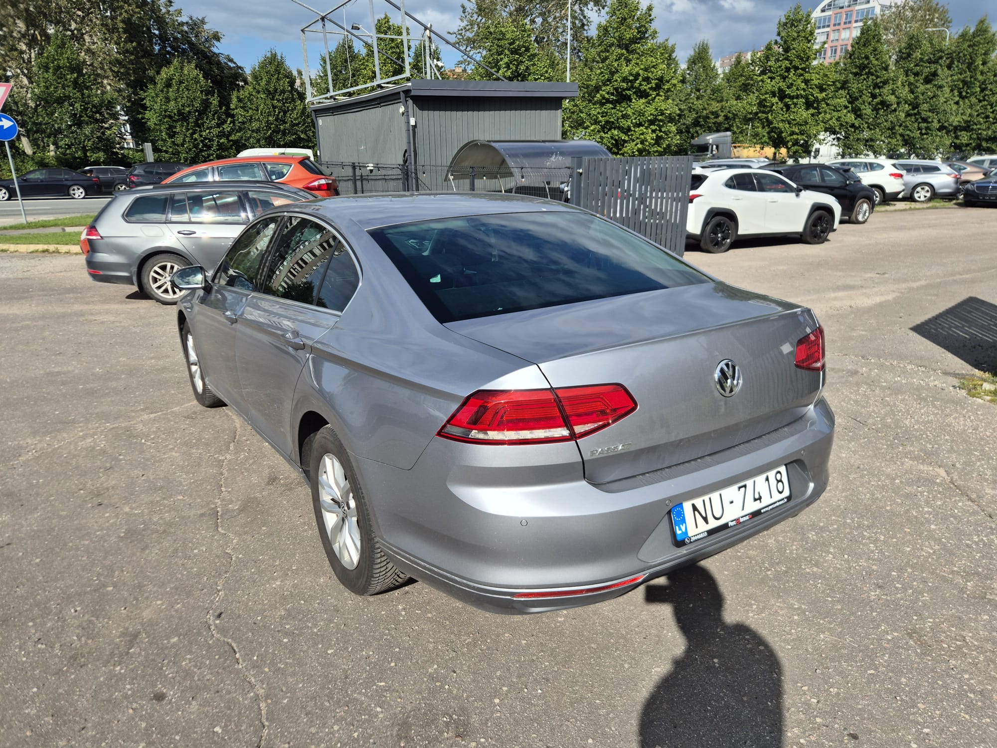 Car image 8