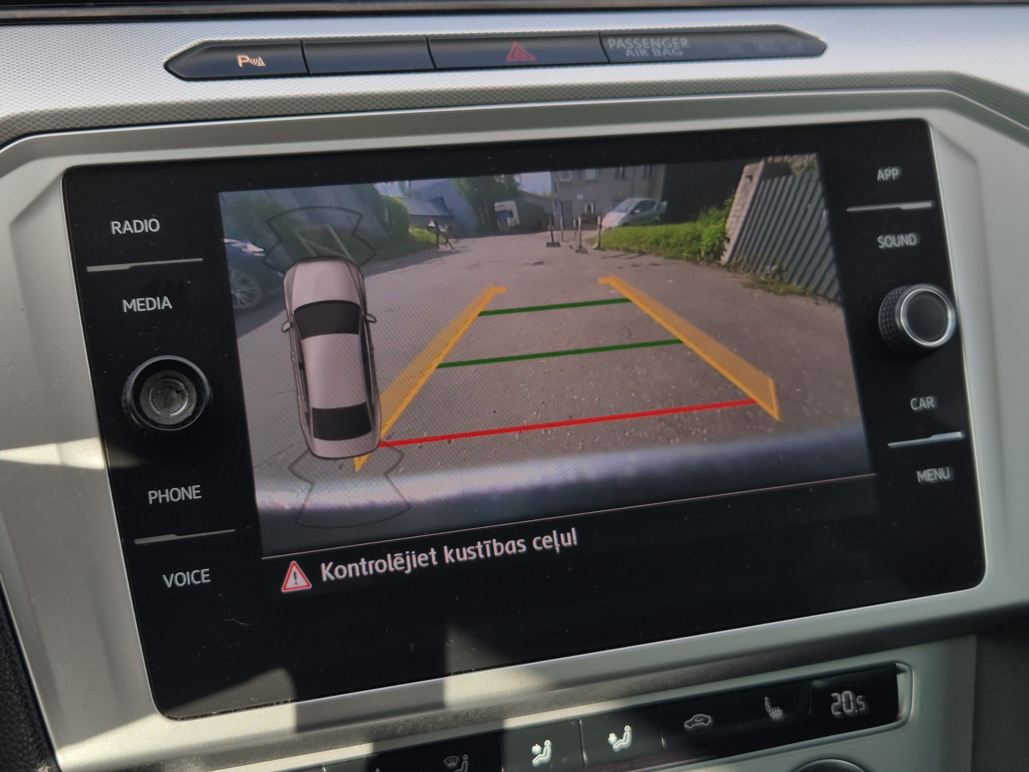 Car image 14