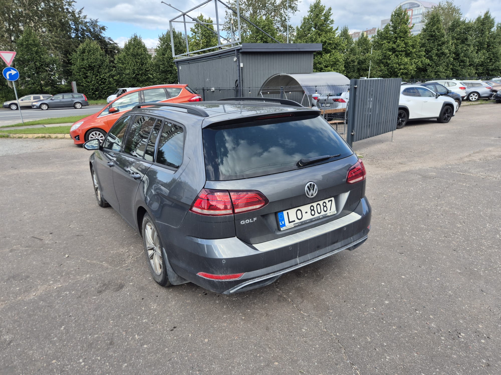 Car image 8
