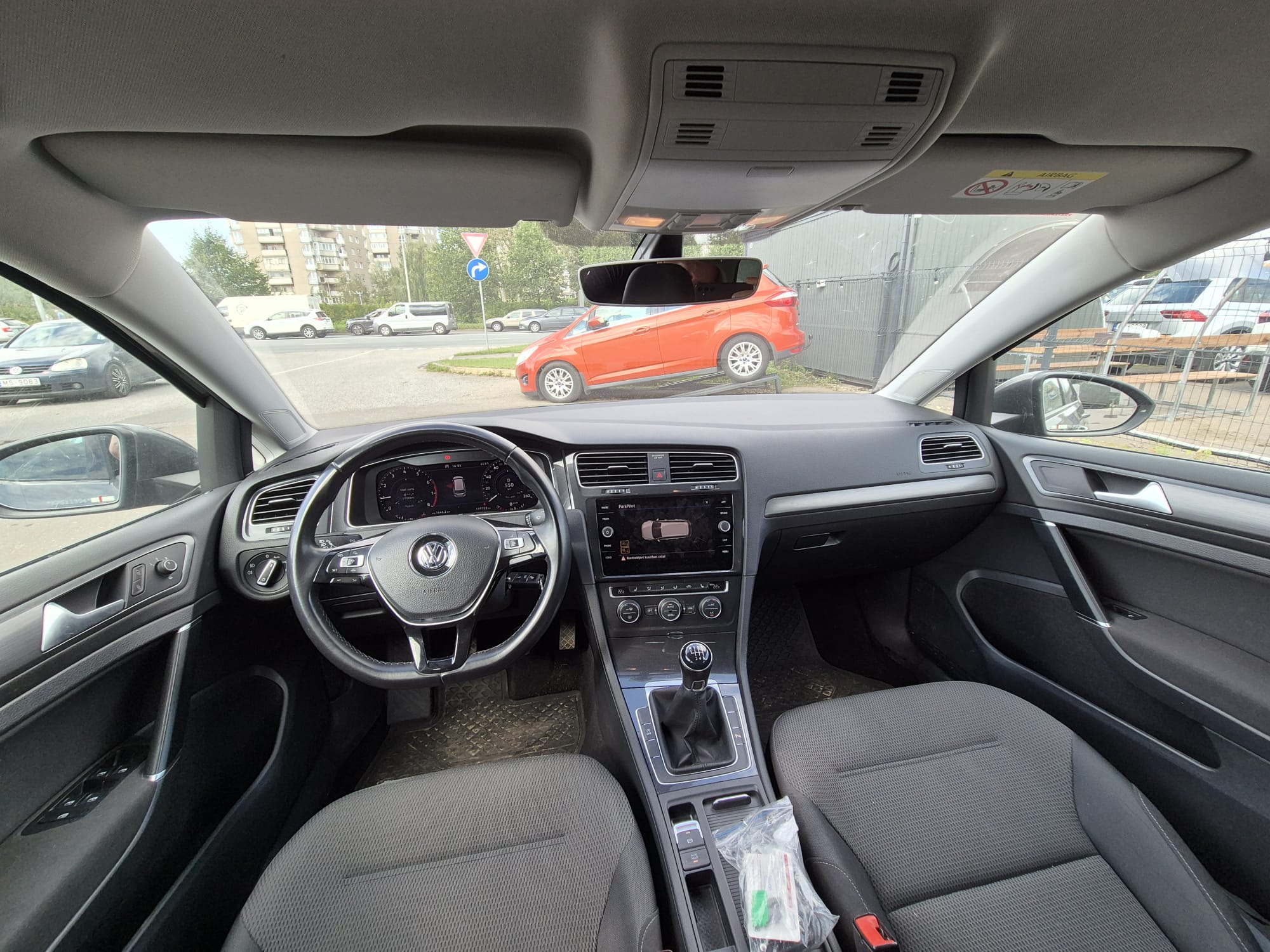 Car image 11