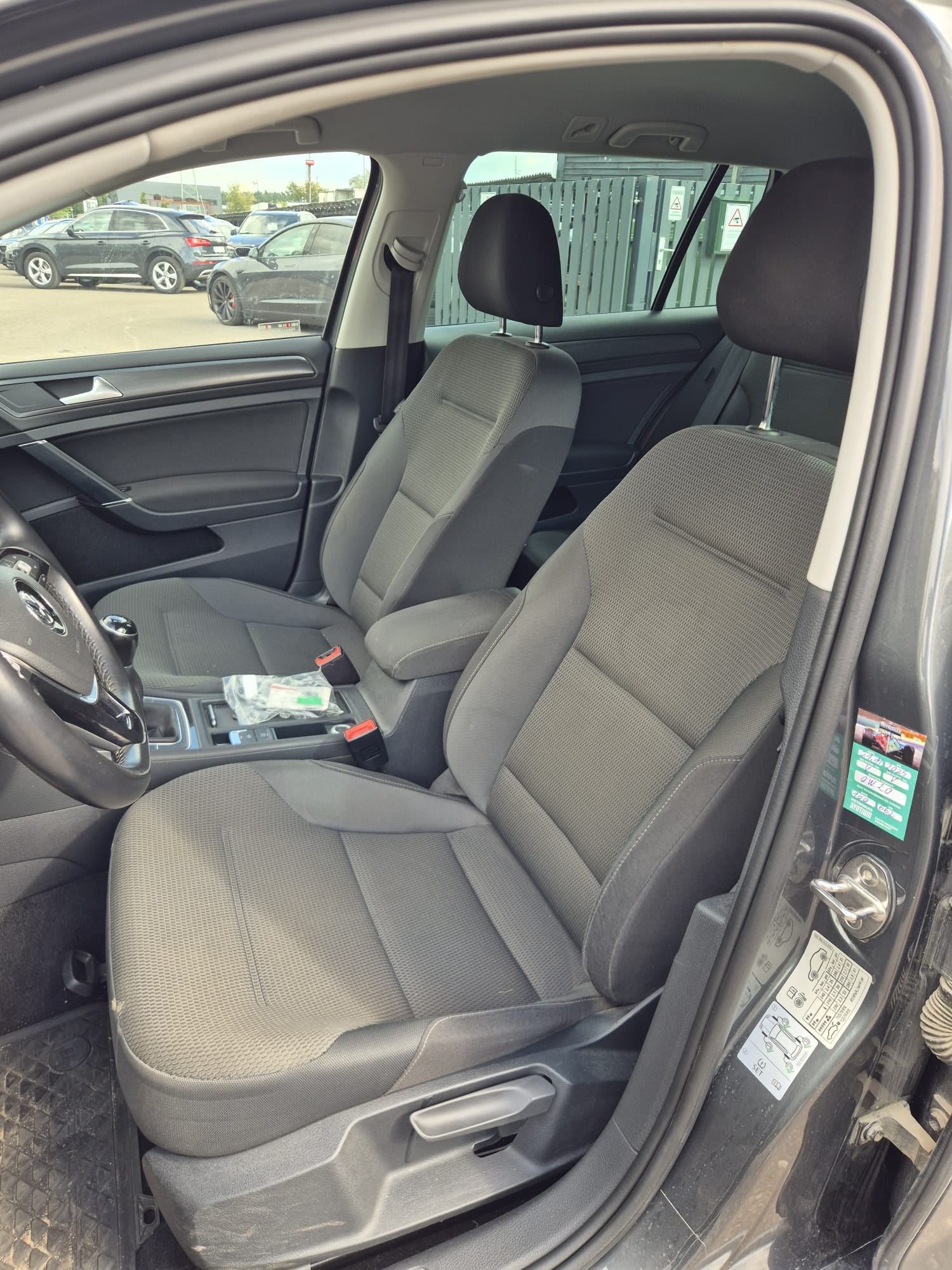 Car image 12