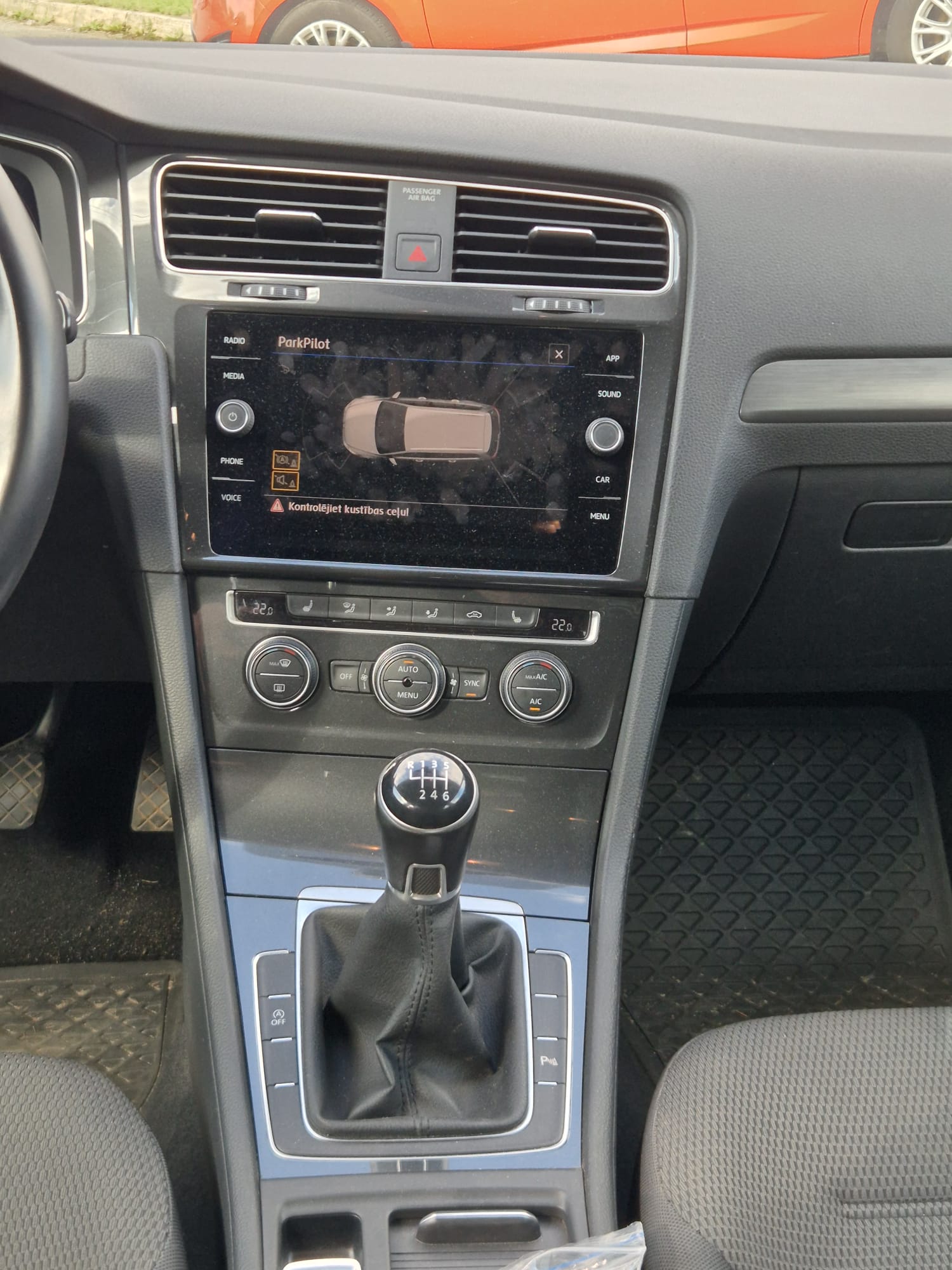 Car image 18
