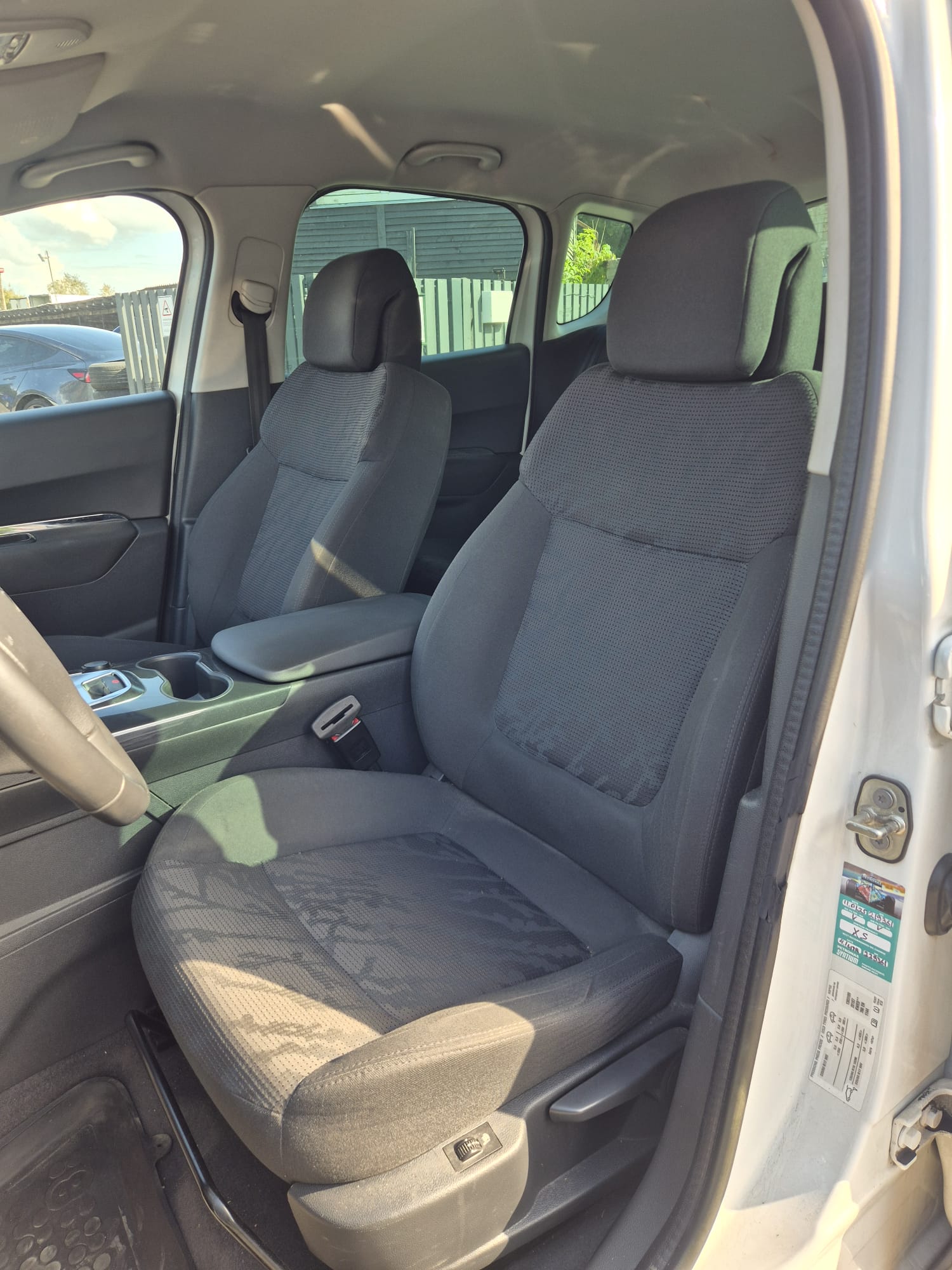 Car image 13