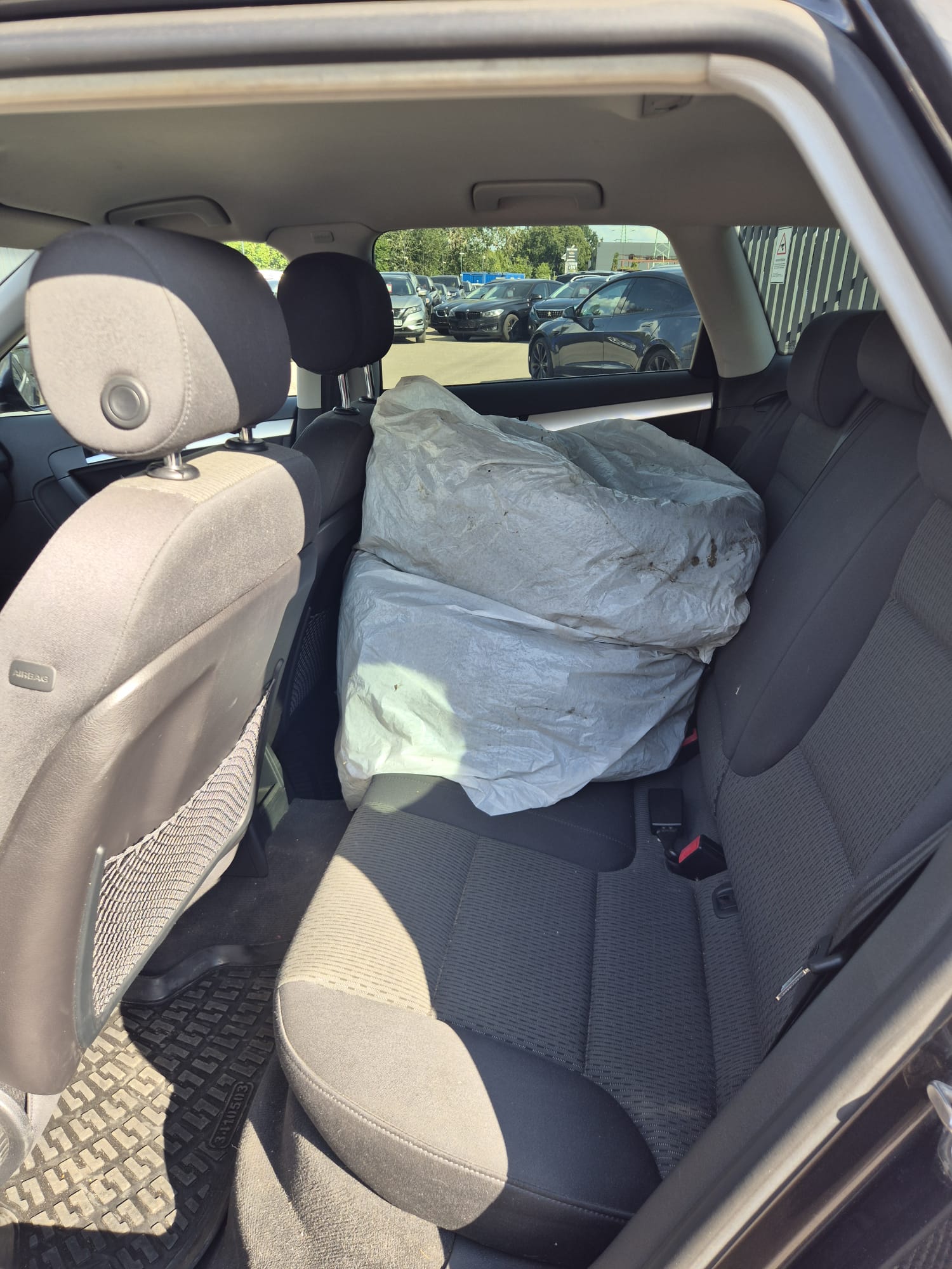 Car image 11