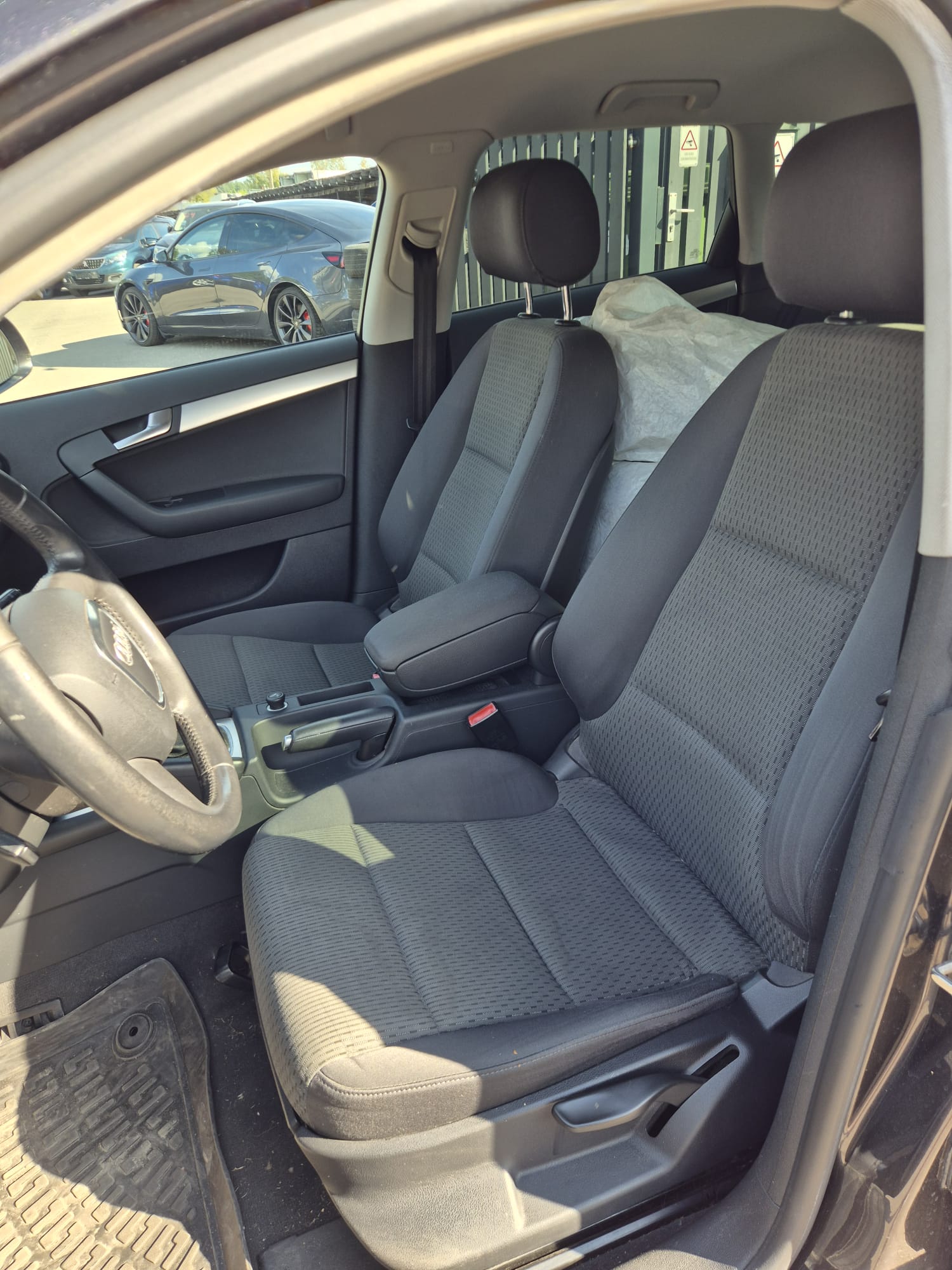 Car image 14
