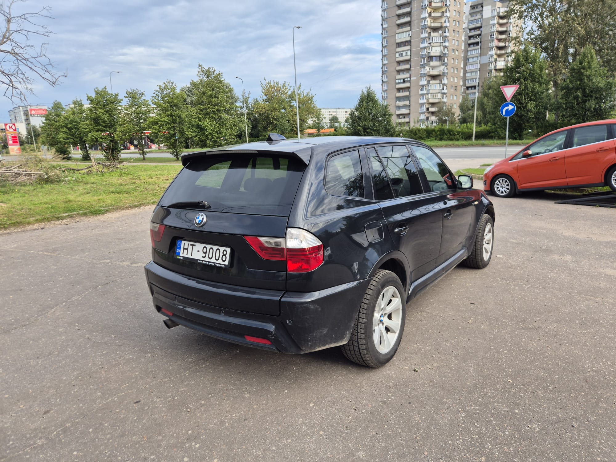 Car image 6
