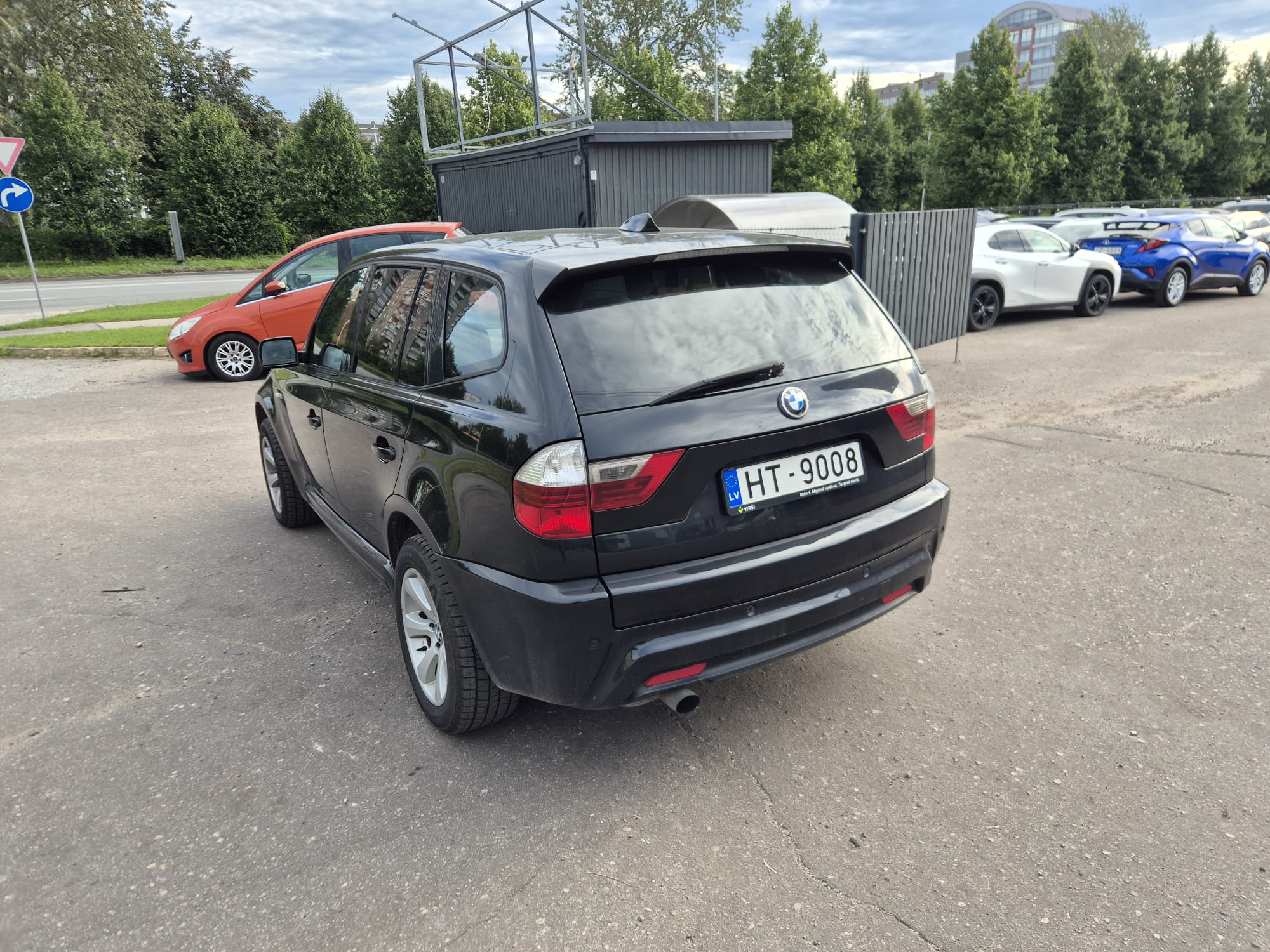 Car image 8