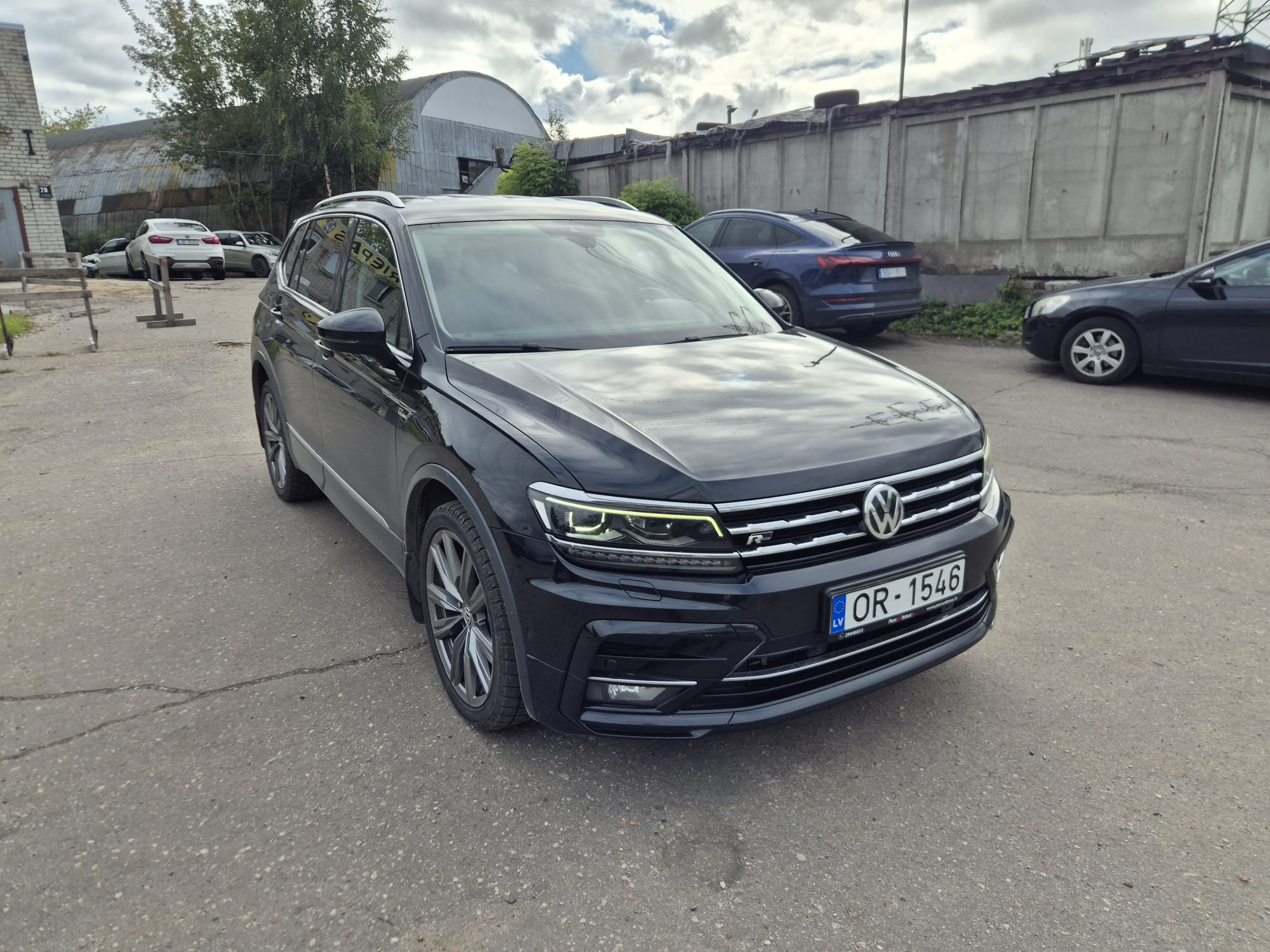 Car image 2