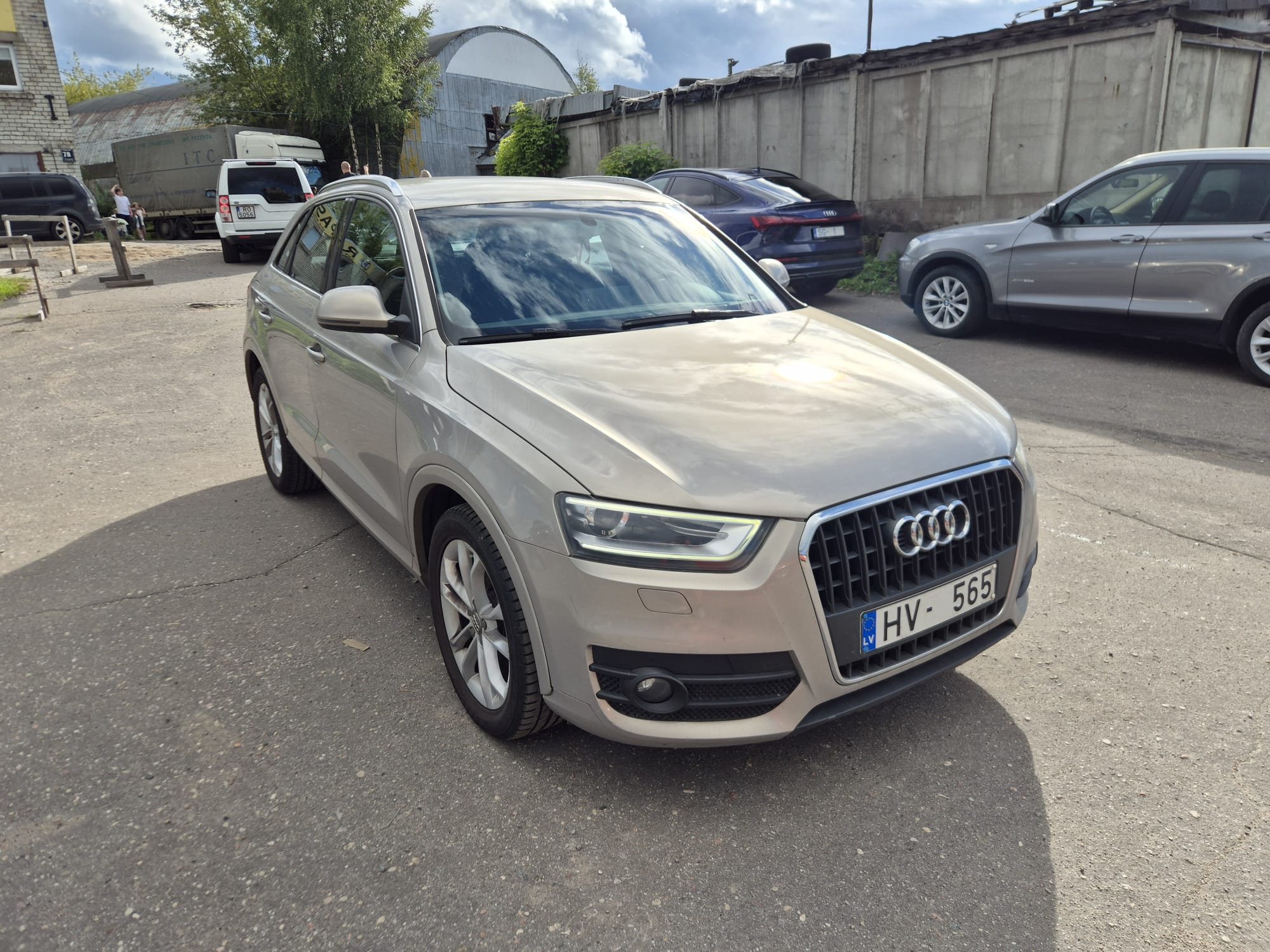 Car image 2