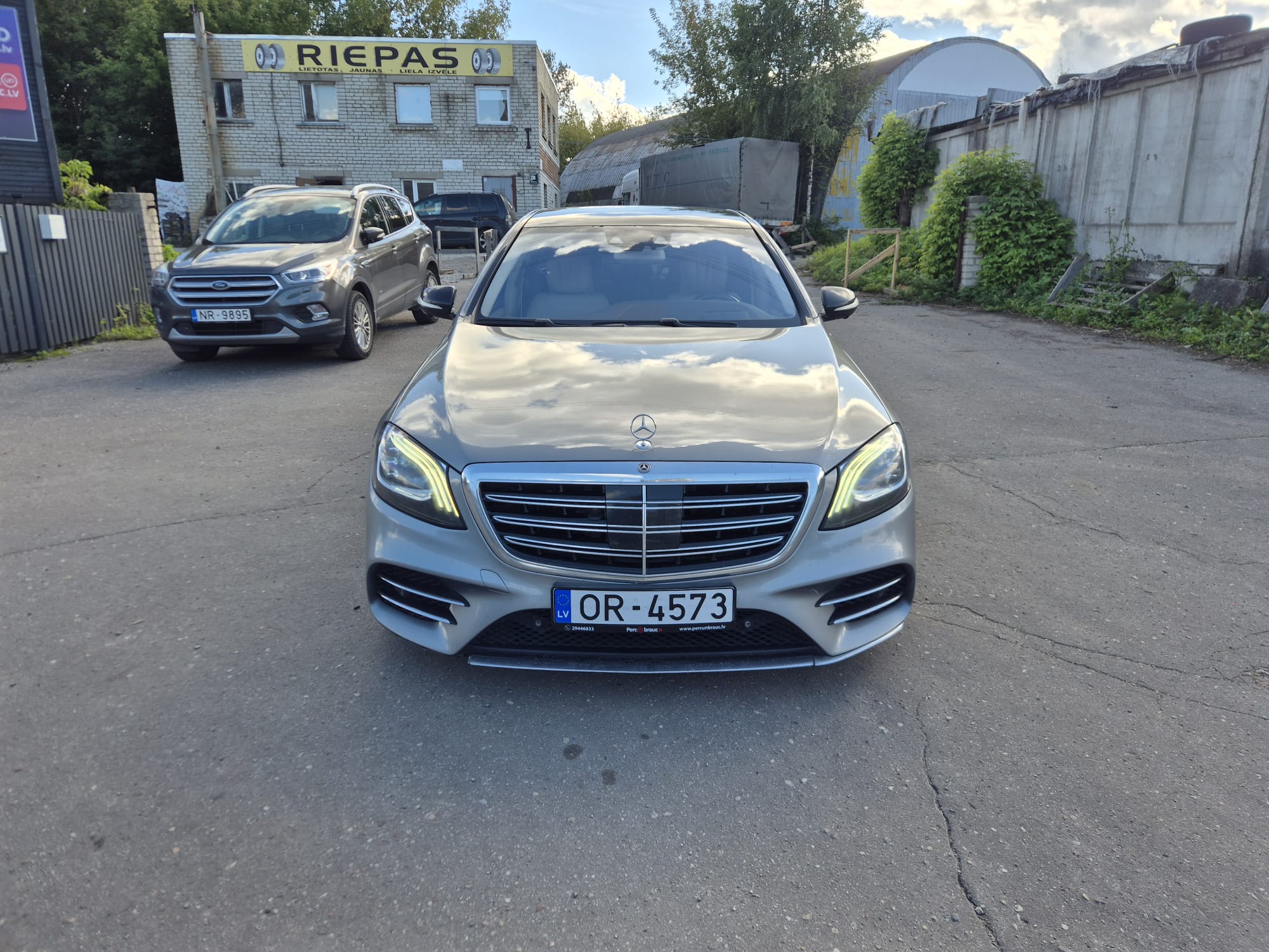 Car image 3