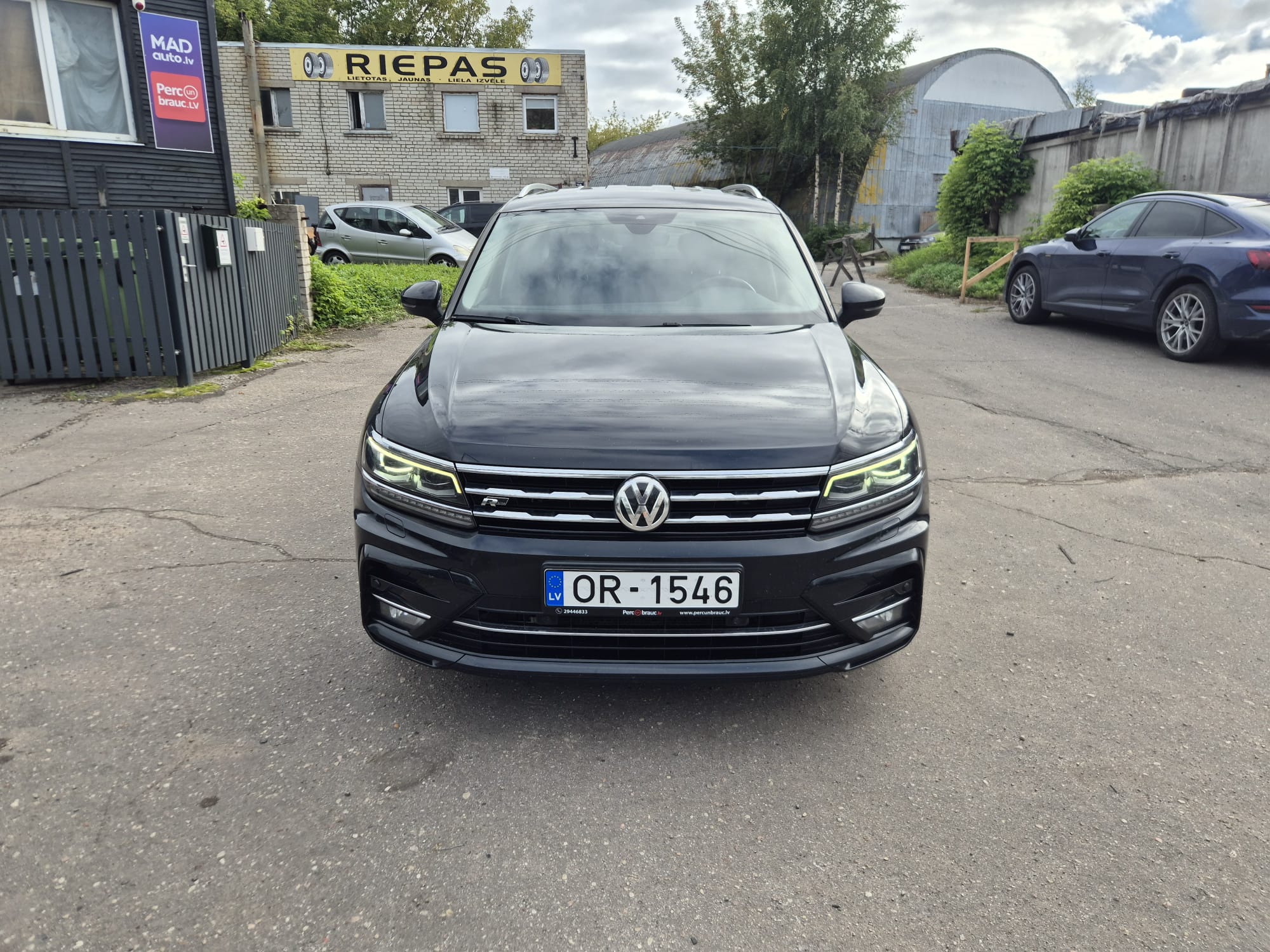 Car image 3