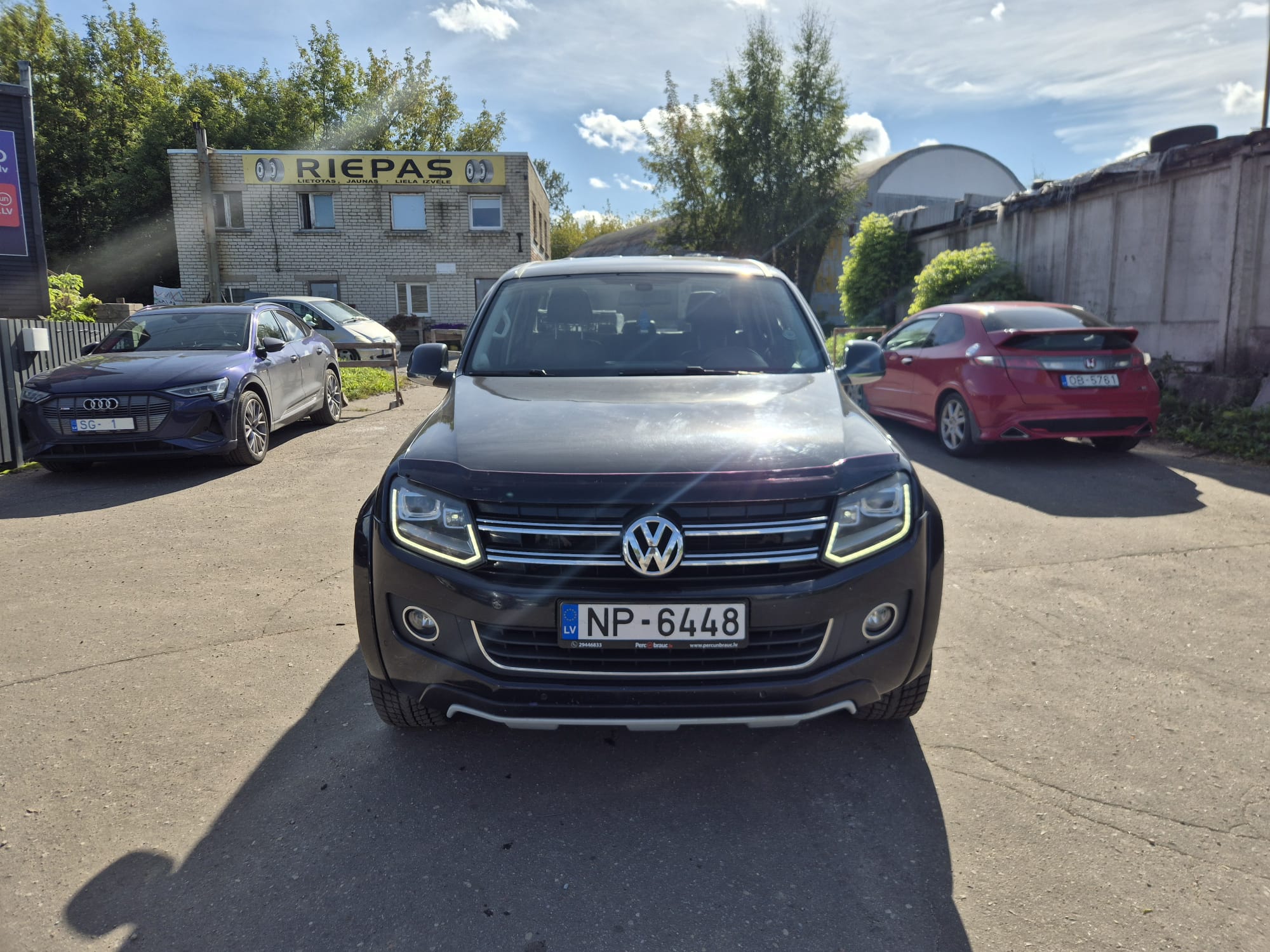 Car image 3