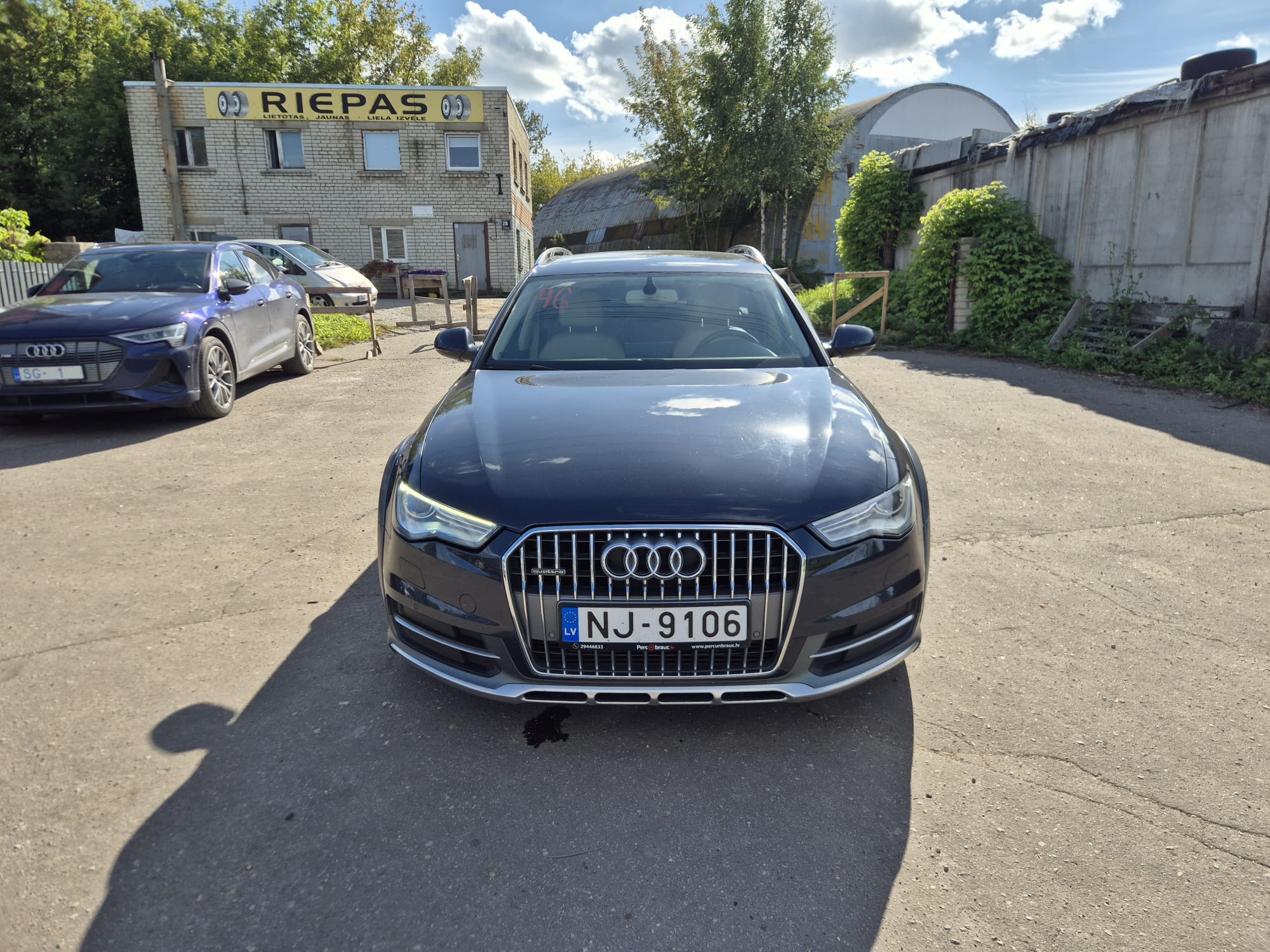 Car image 3