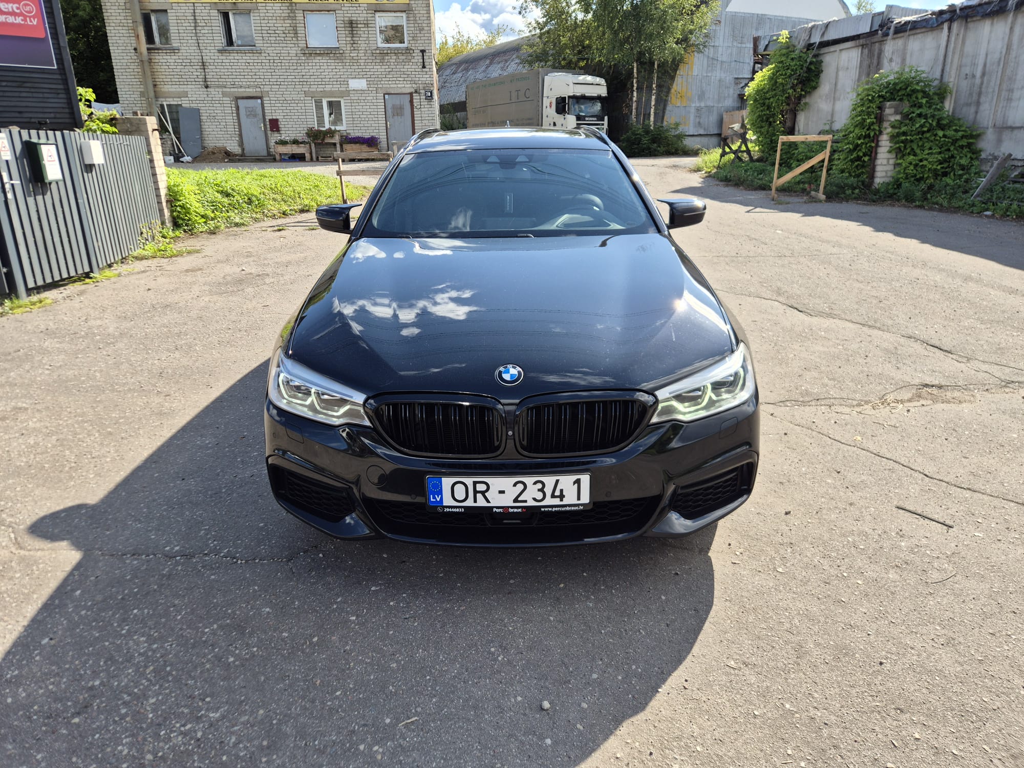 Car image 3