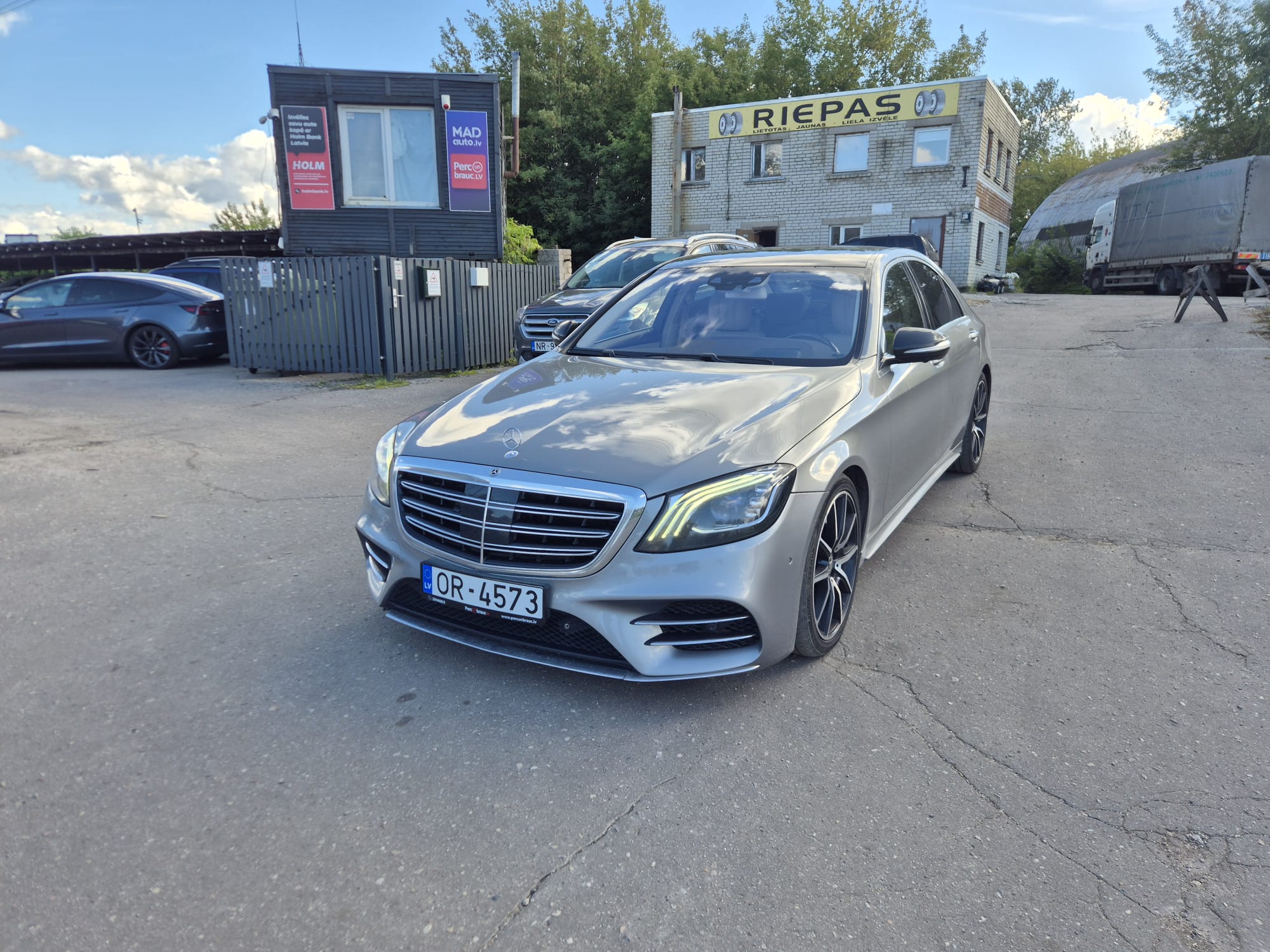 Car image 4