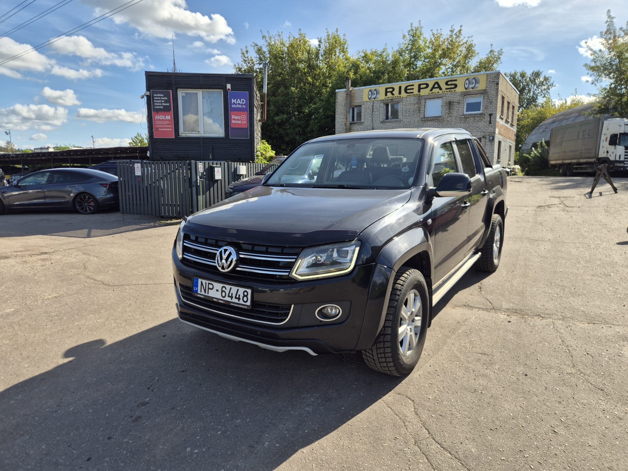 Car image 4