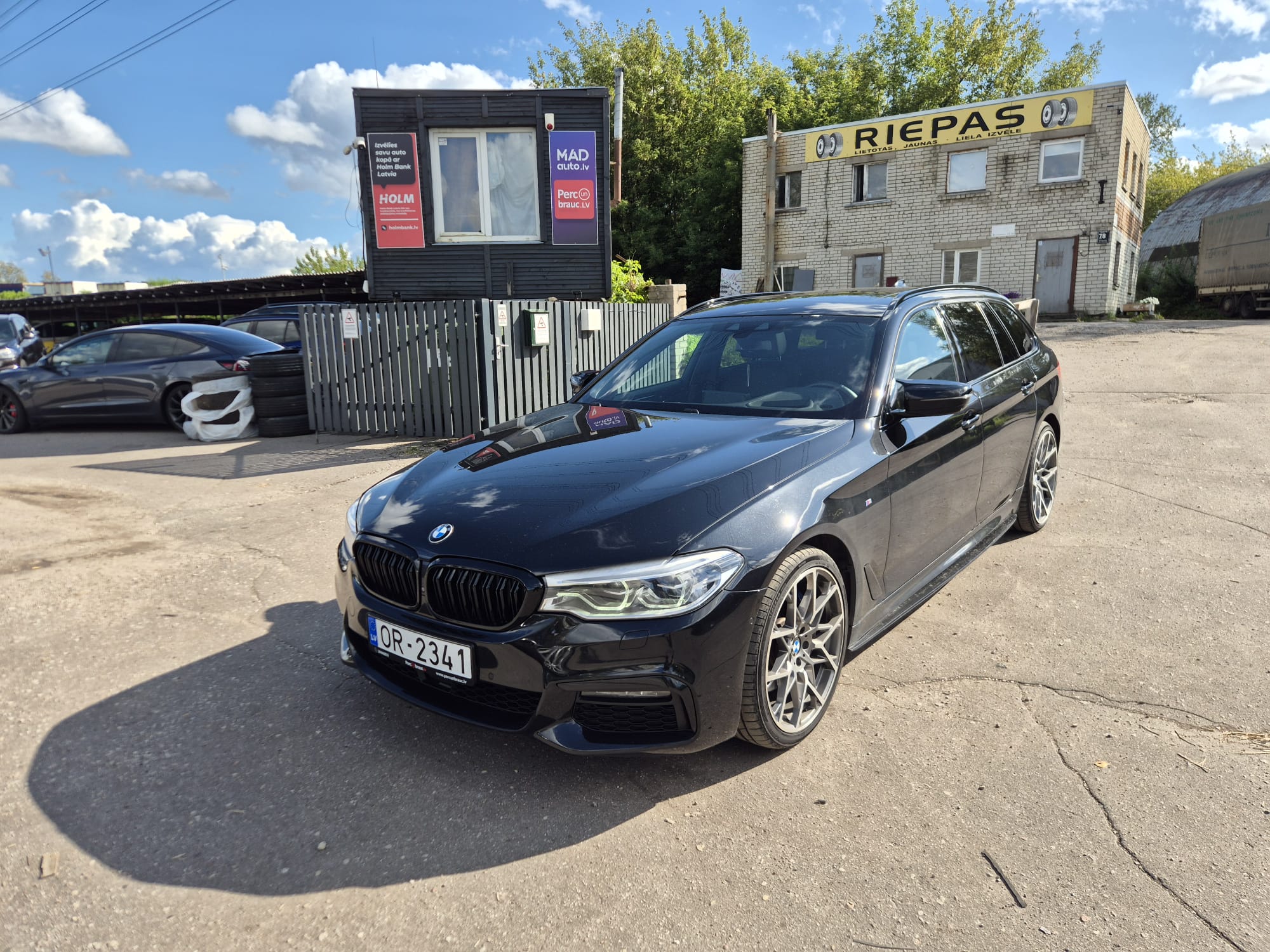Car image 4