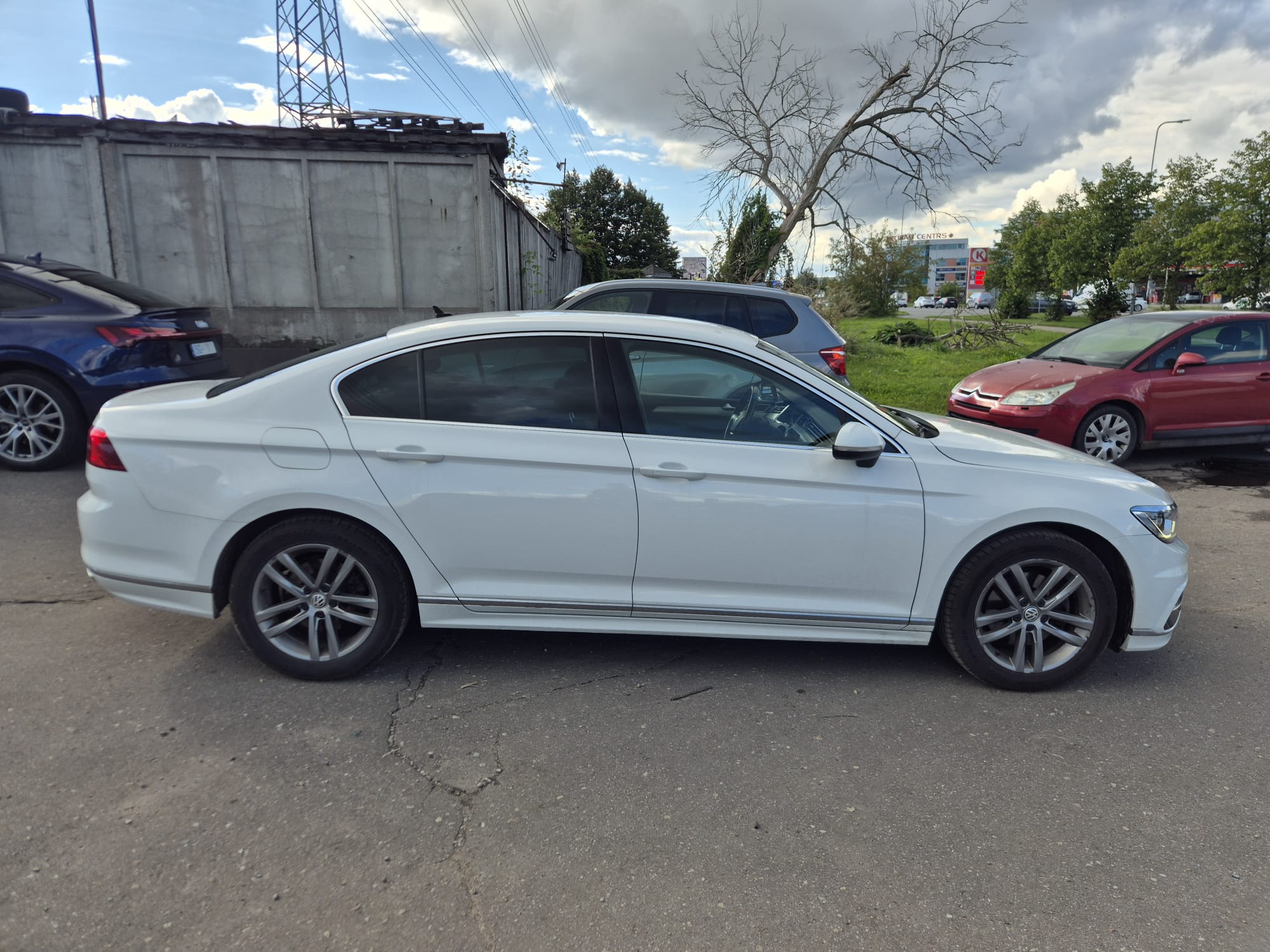 Car image 5
