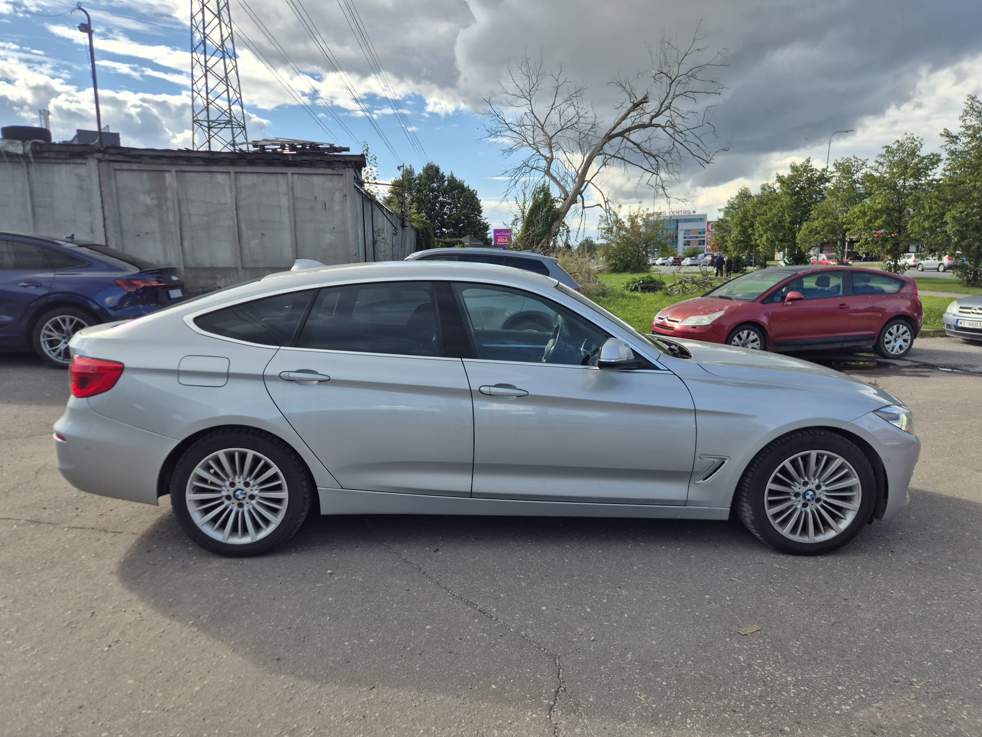 Car image 5