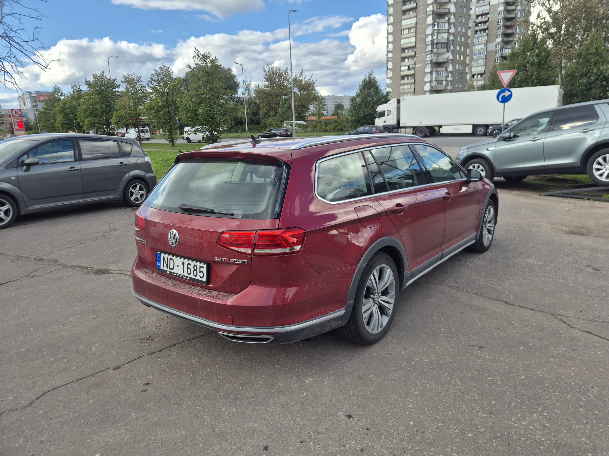 Car image 5