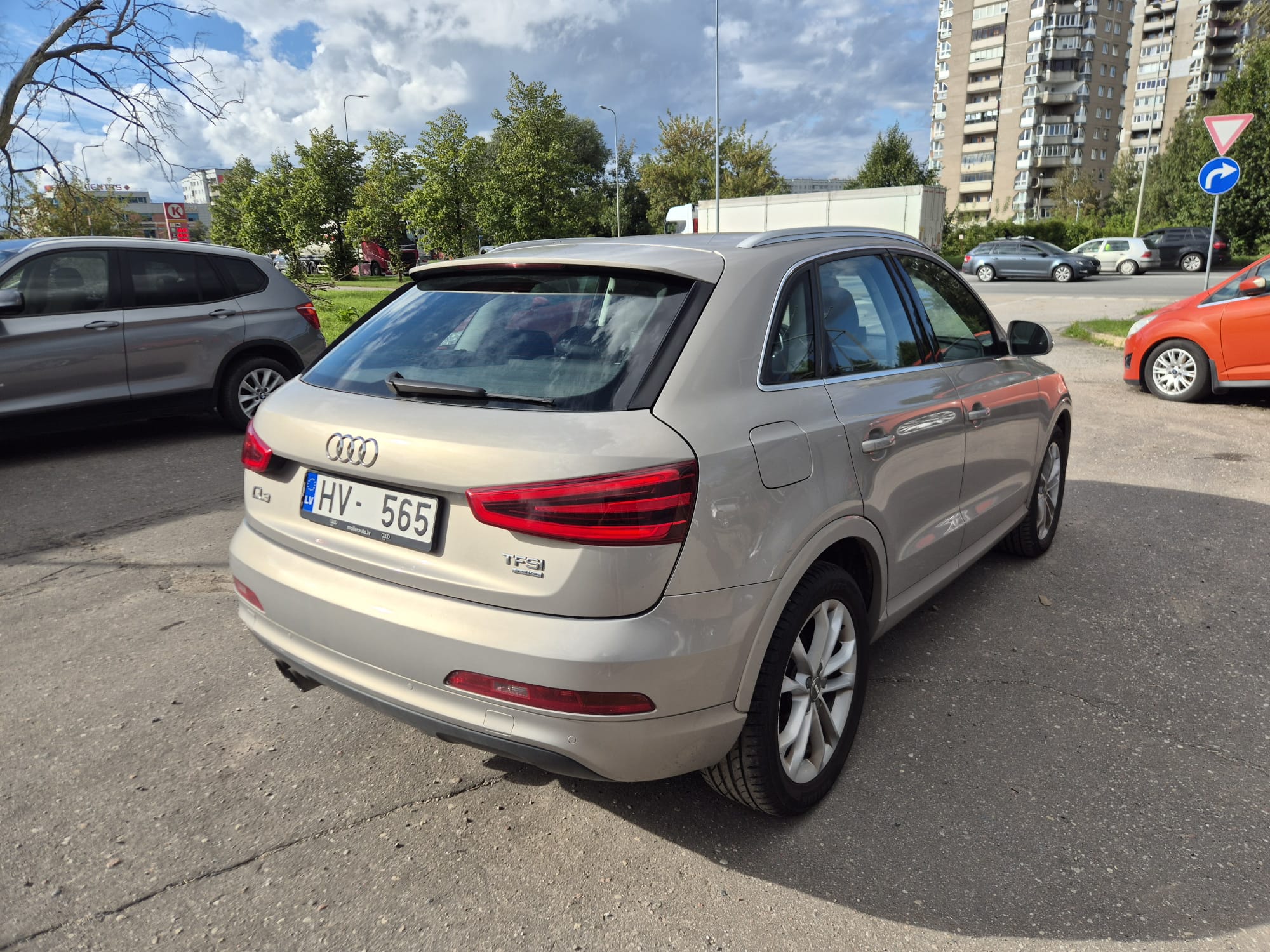 Car image 6