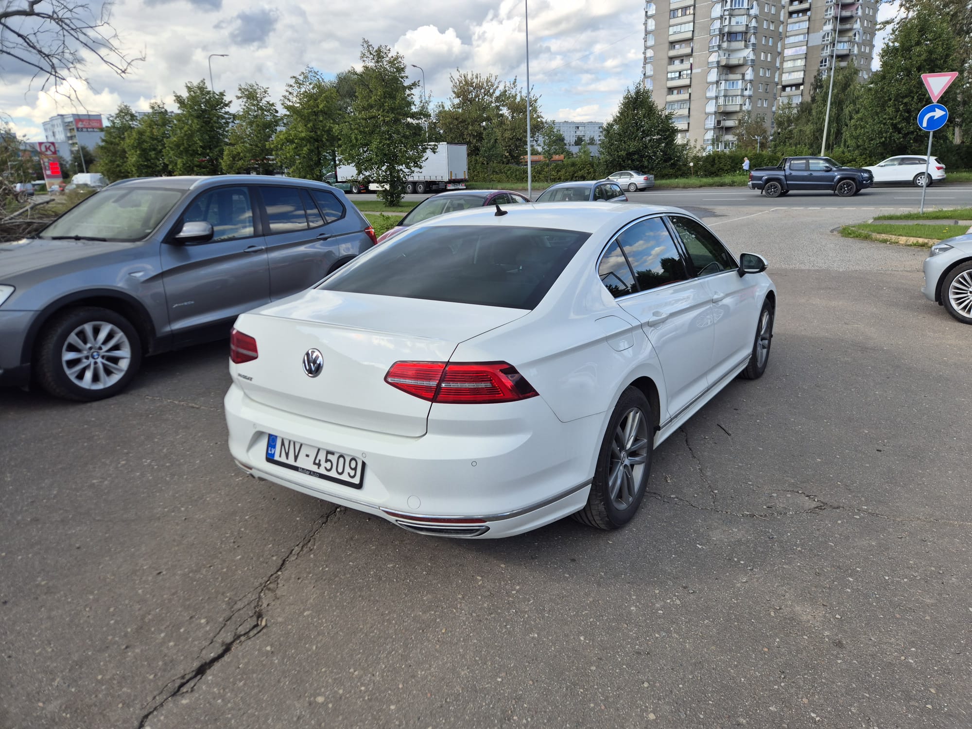 Car image 6