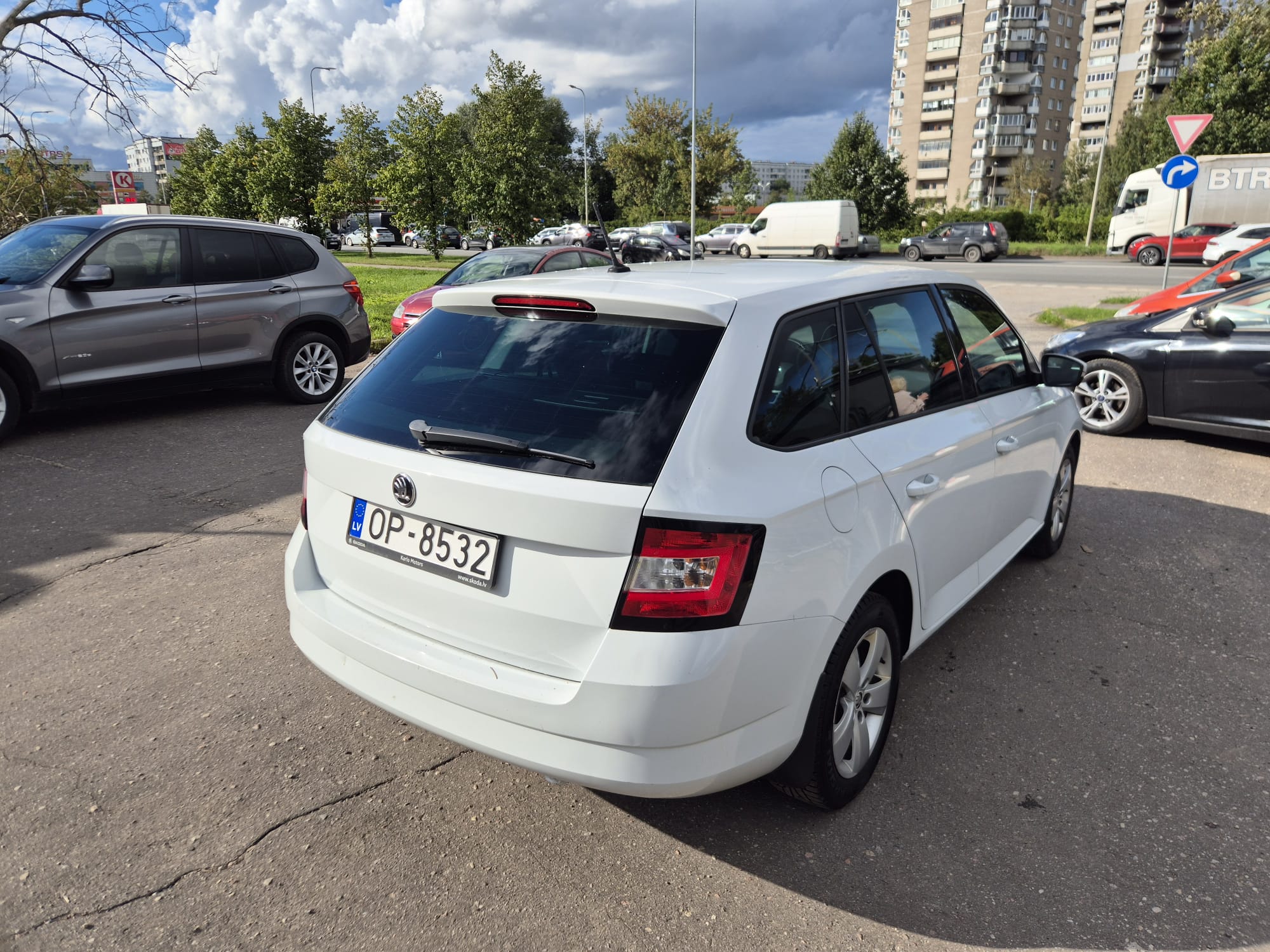 Car image 6