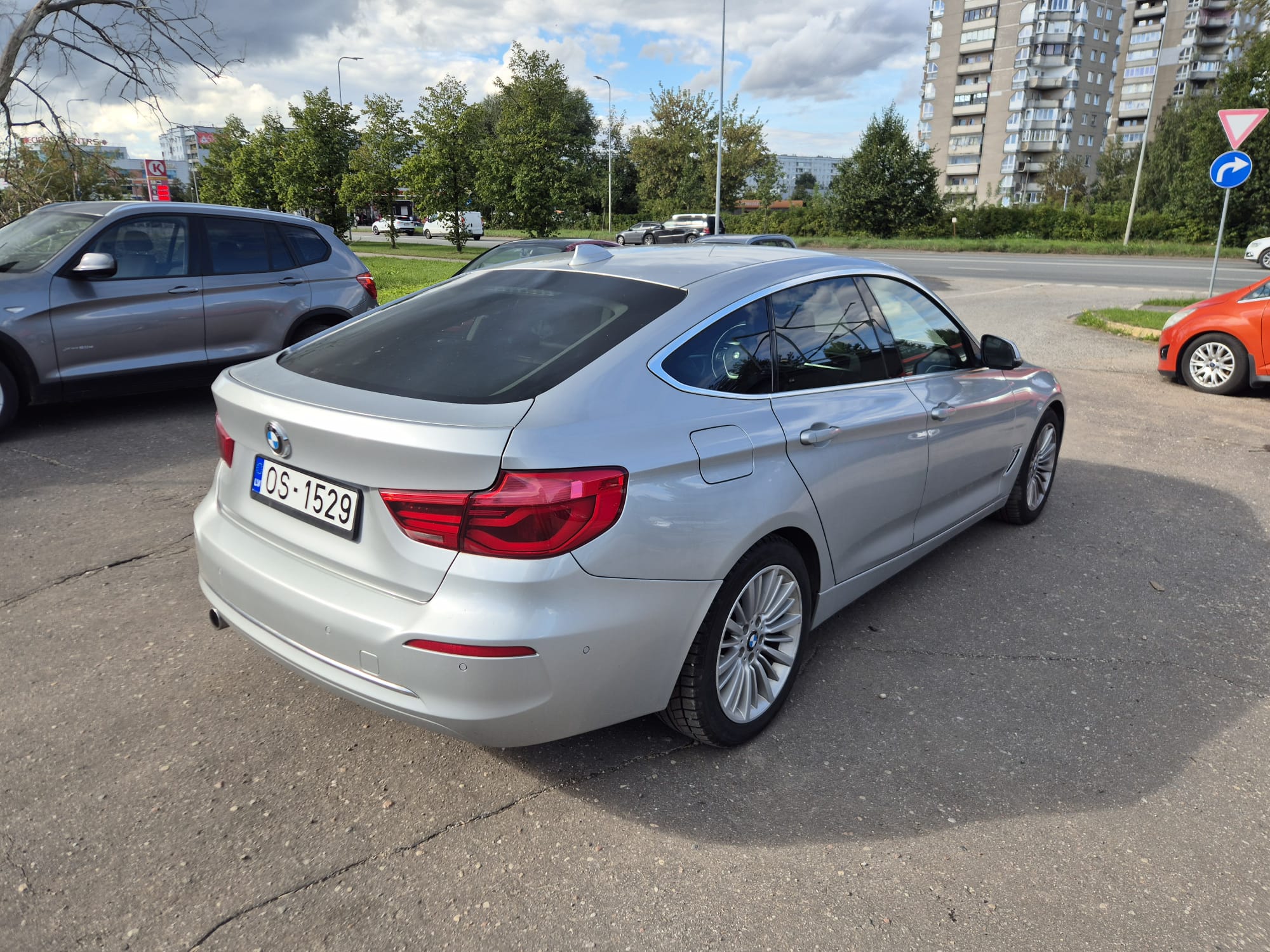 Car image 6