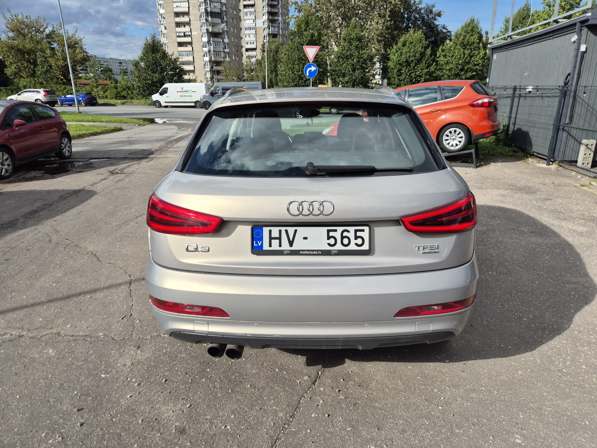 Car image 7