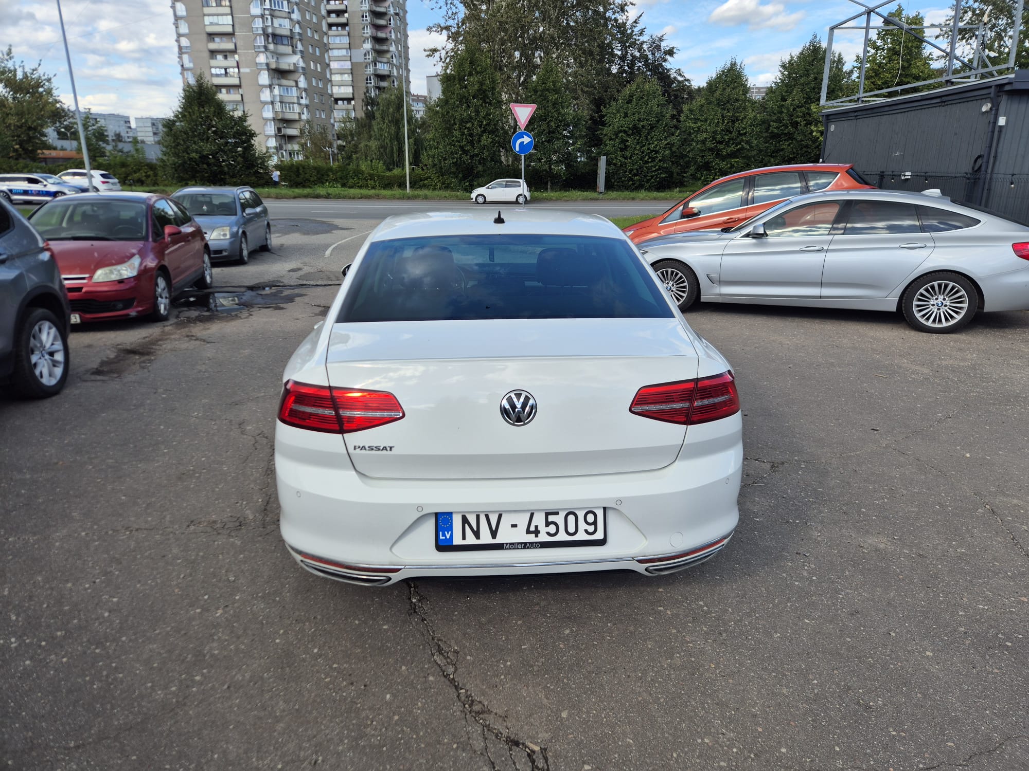Car image 7