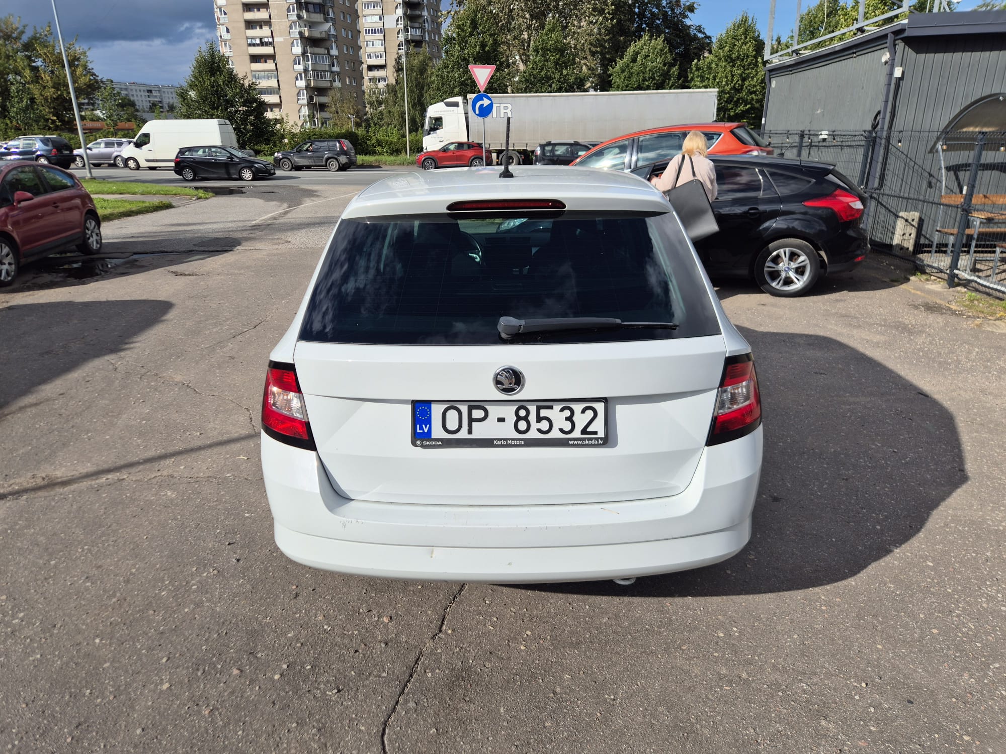 Car image 7