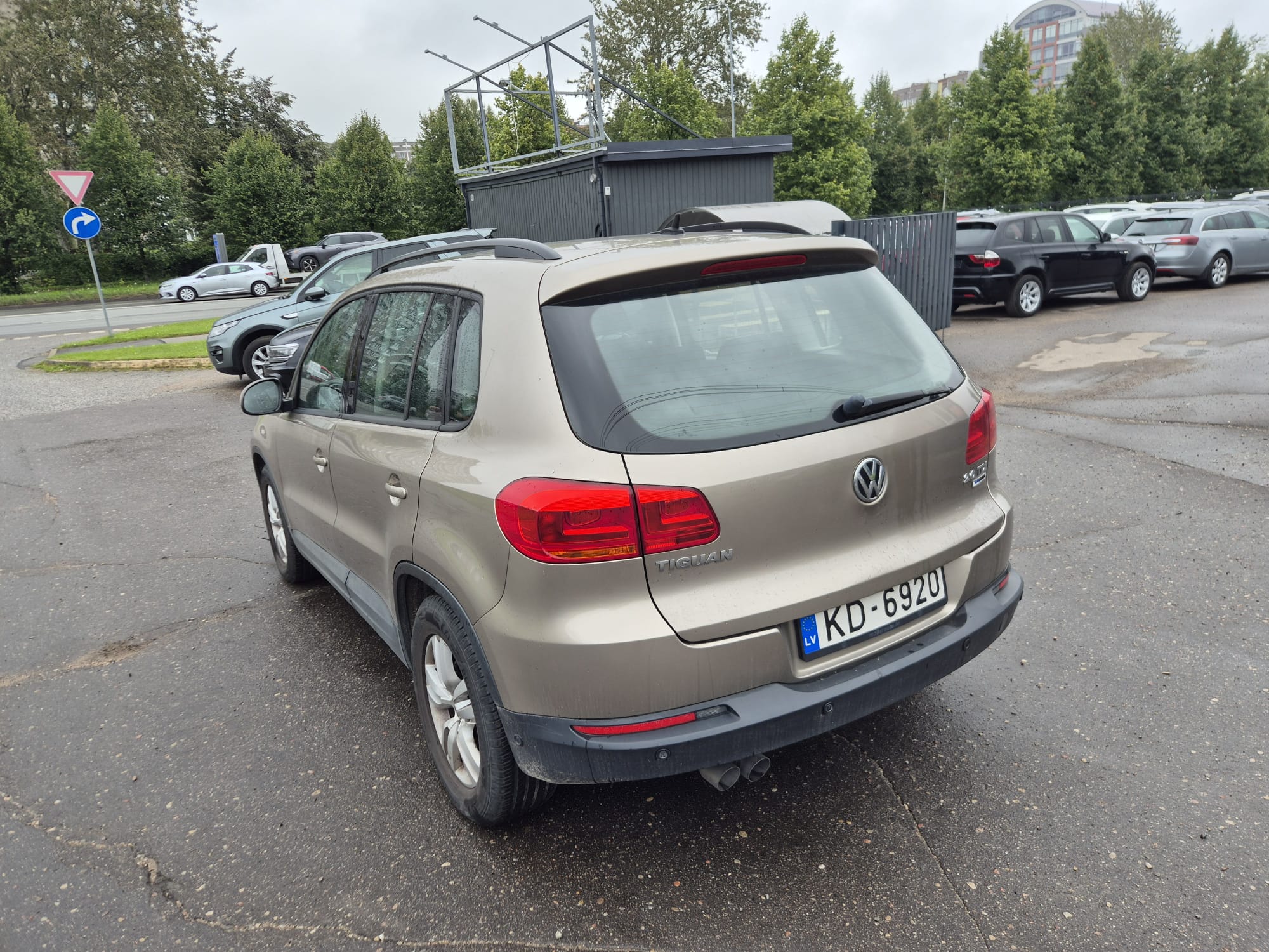 Car image 8