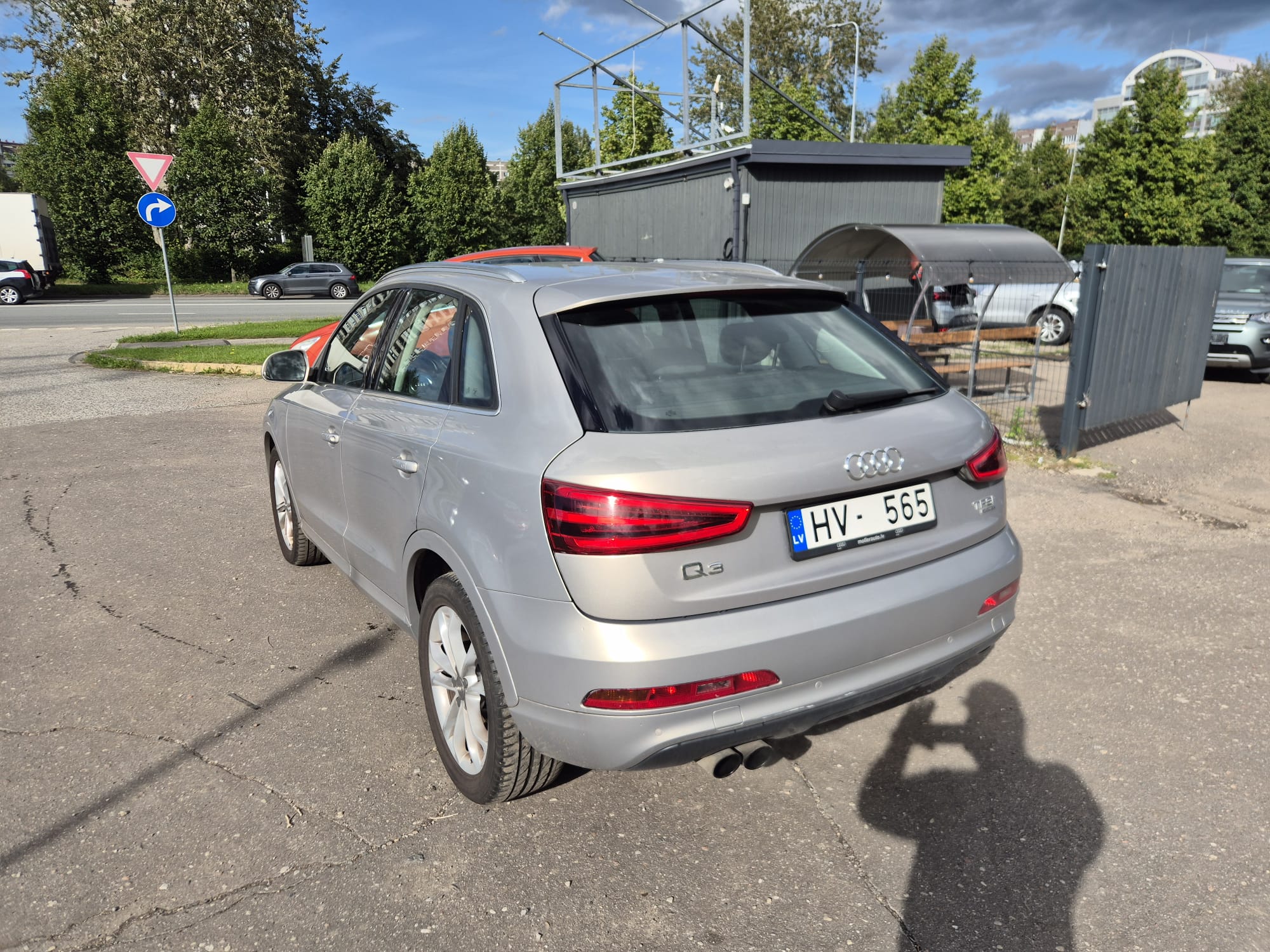 Car image 8