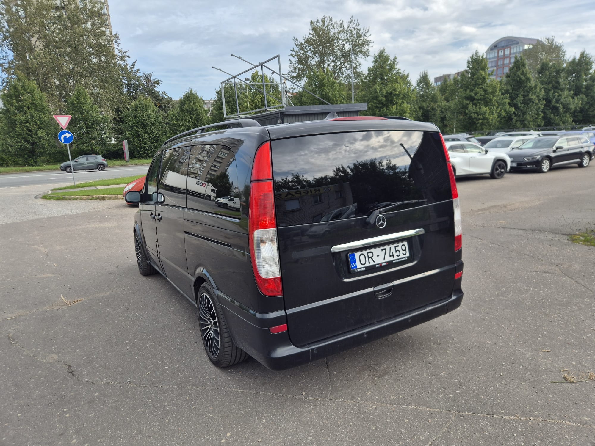 Car image 8