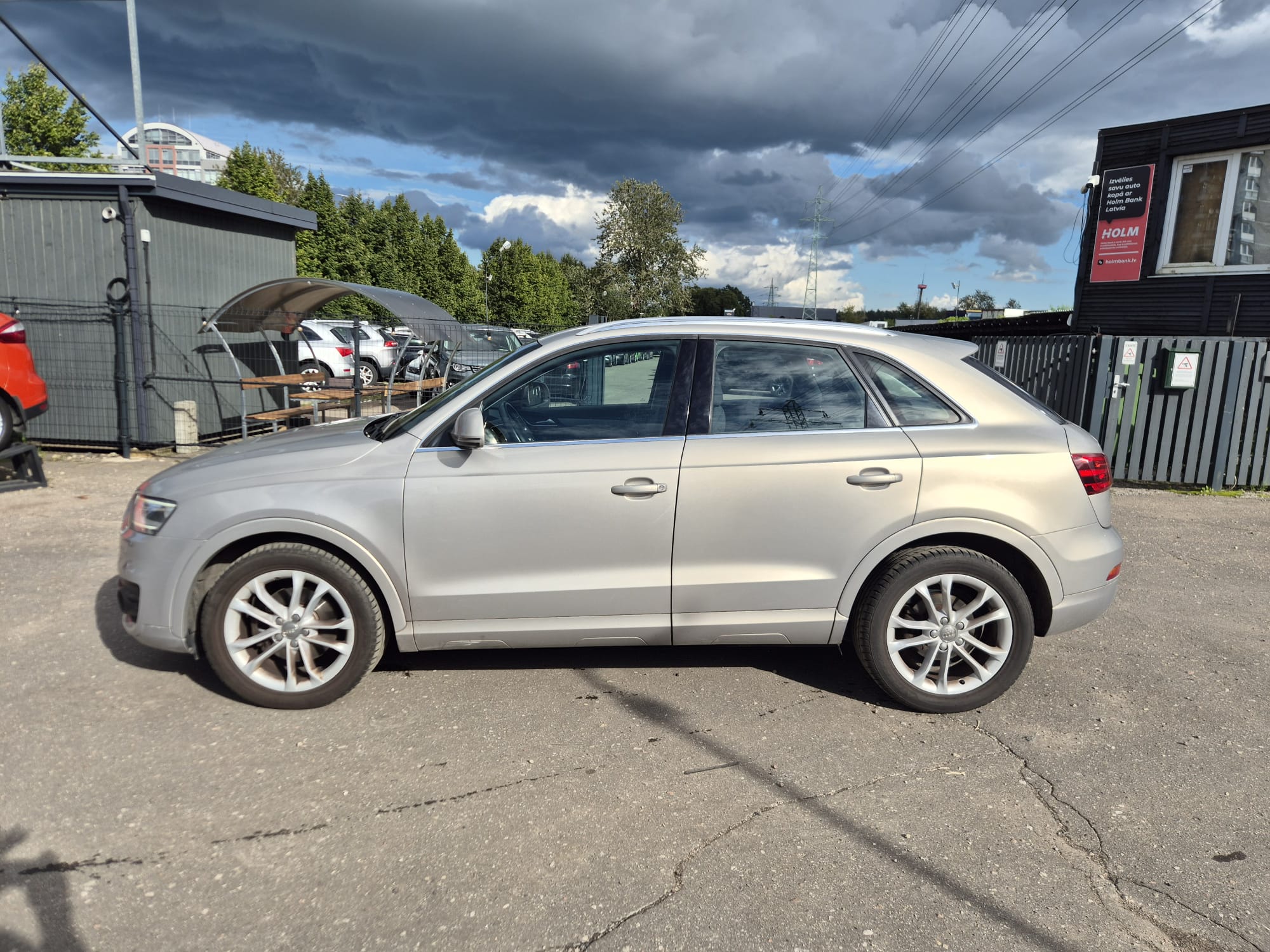 Car image 9