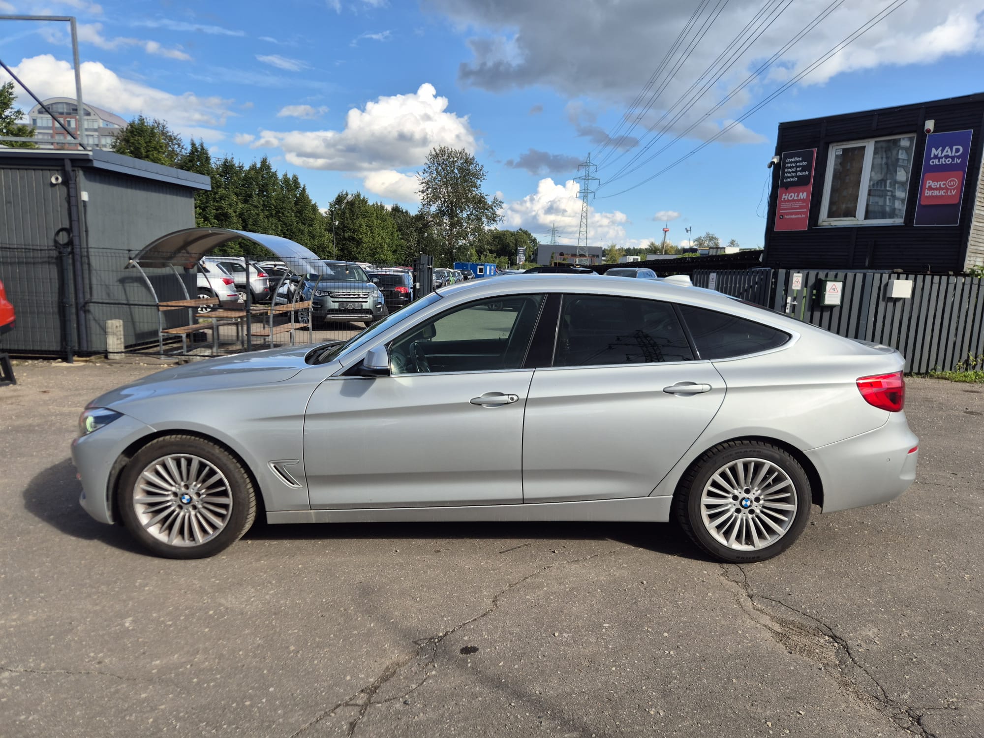 Car image 9