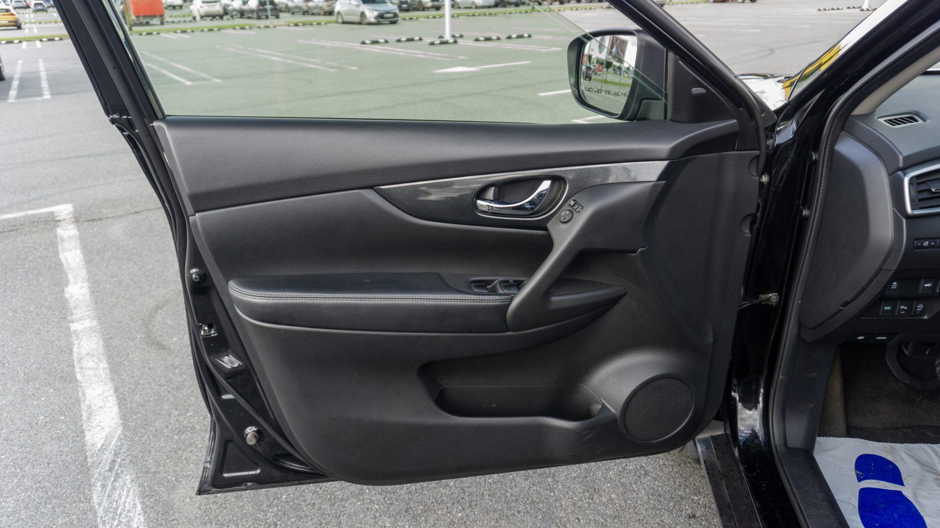 Car image 27