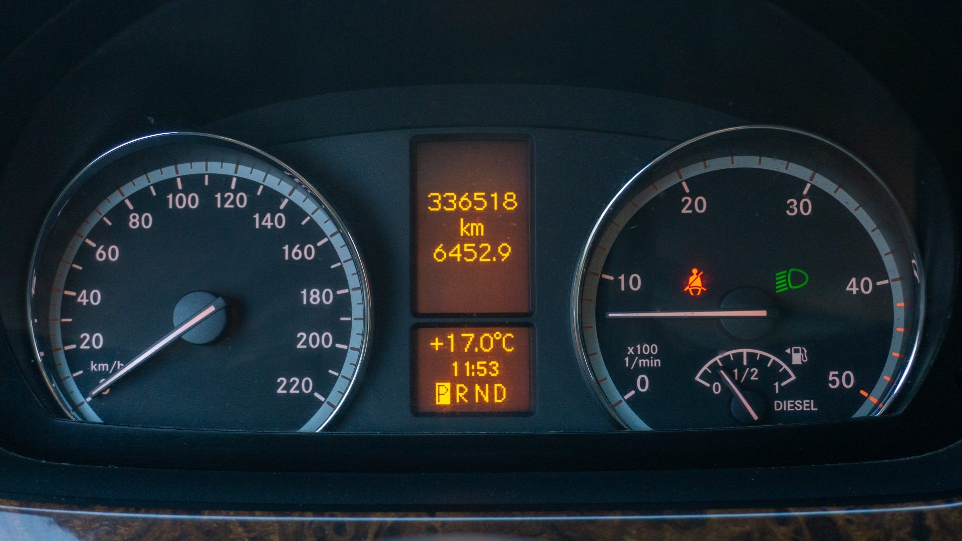 Car image 17