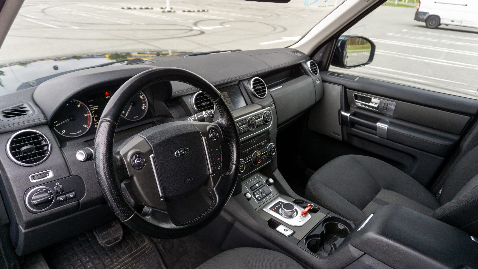 Car image 9