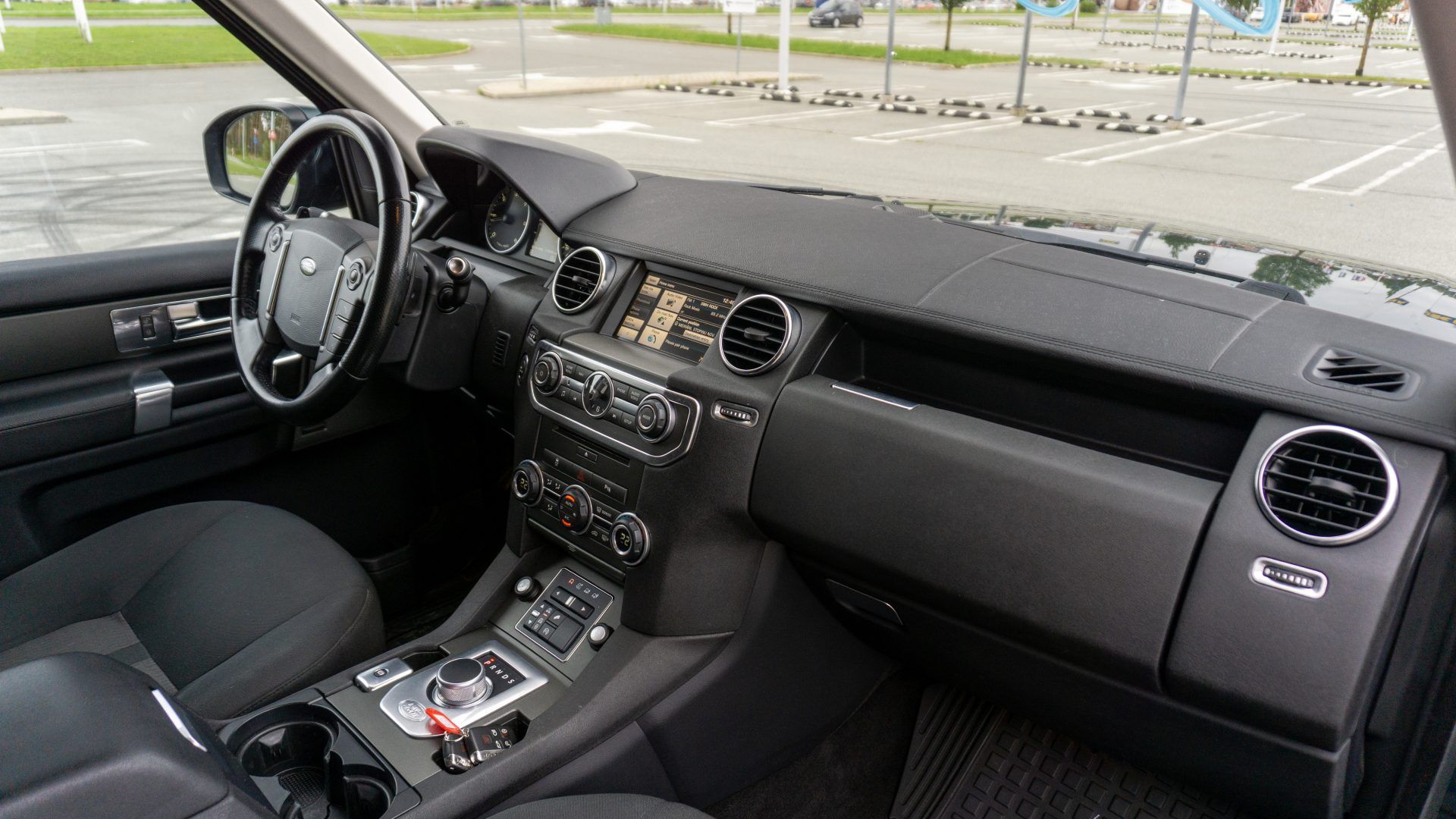Car image 10