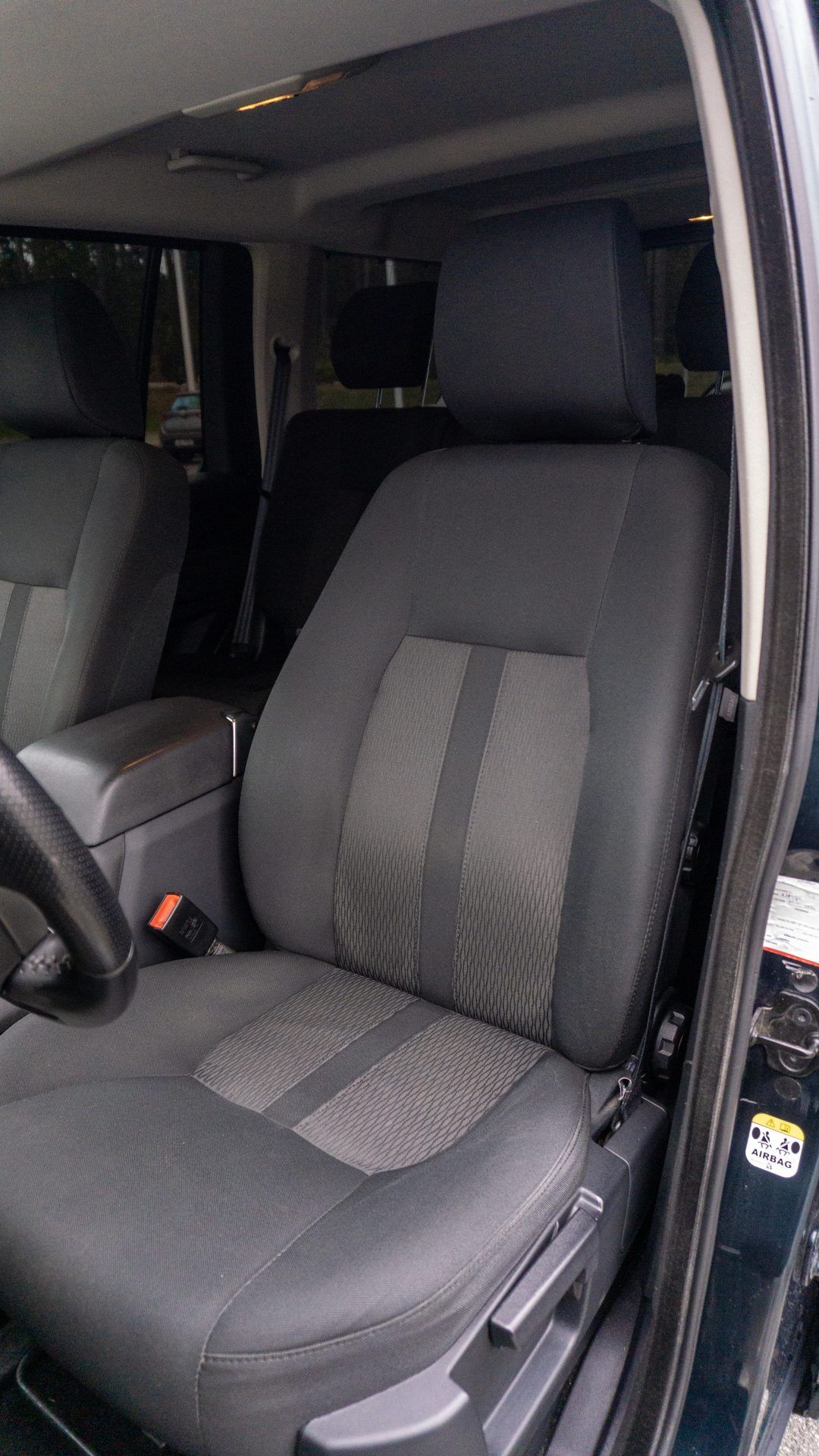 Car image 27
