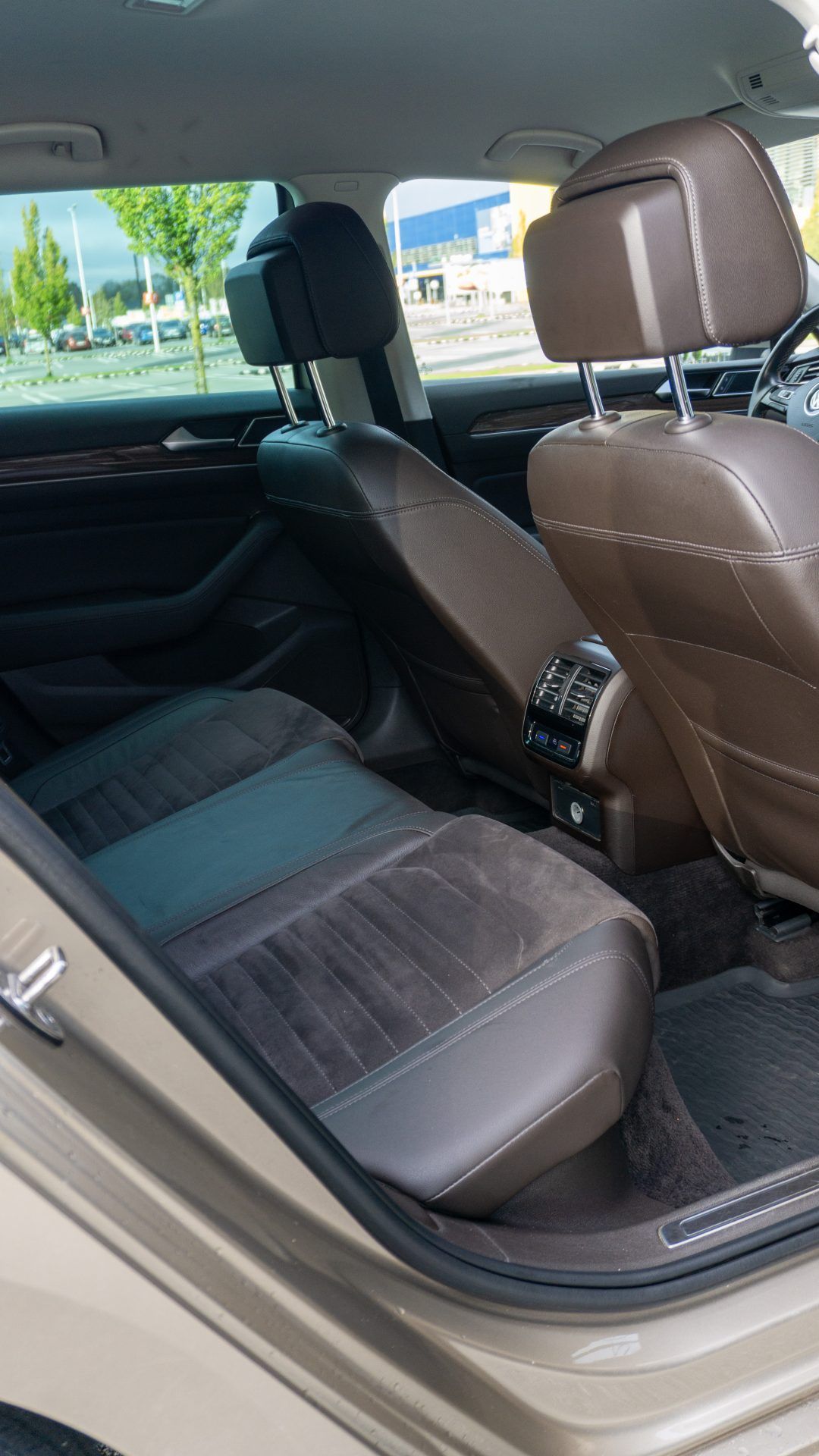 Car image 28