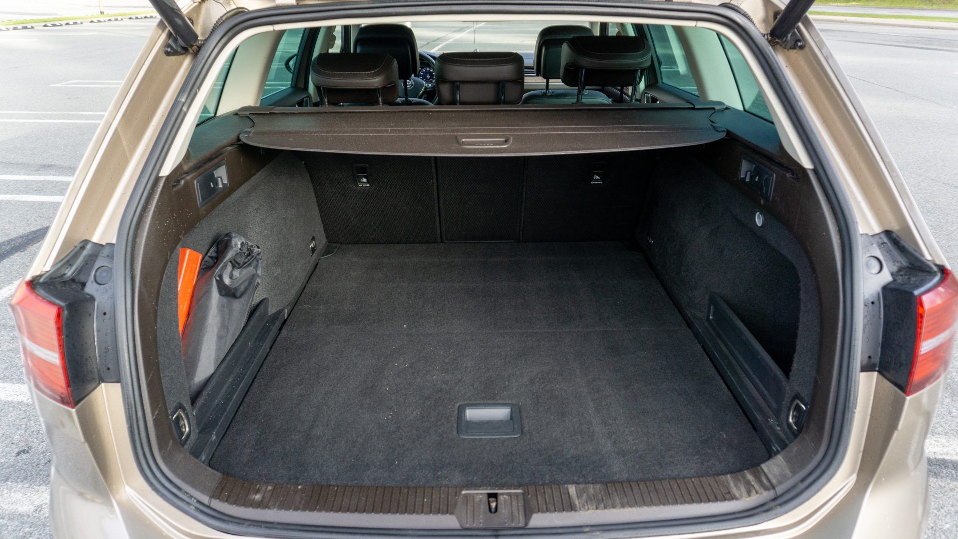 Car image 29